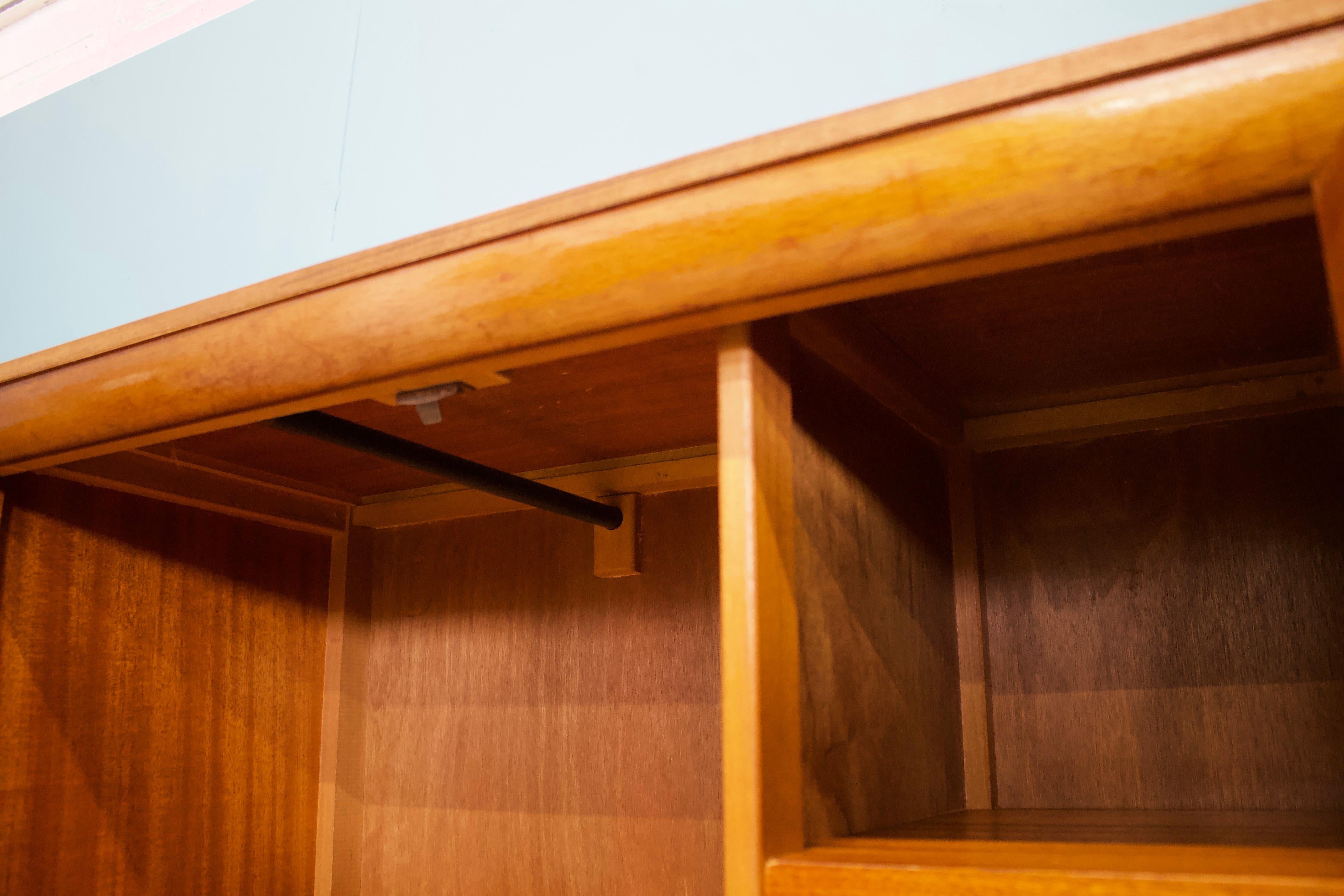 Legno Armadio compatto in teak di metà secolo di Lebus, anni '60 in vendita