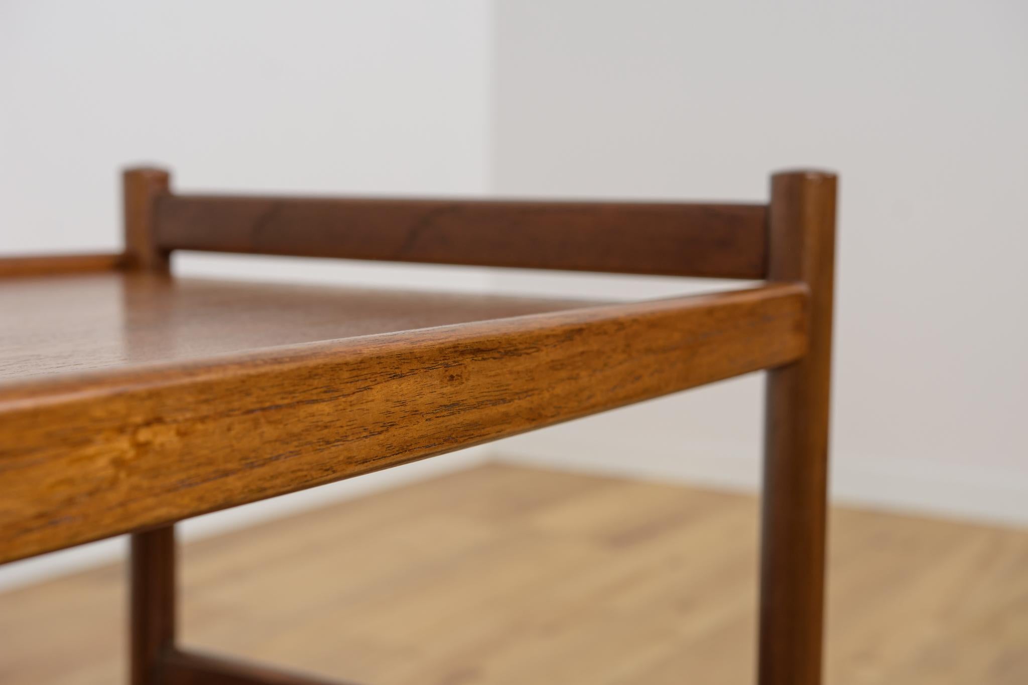 Mesa consola de teca de mediados de siglo, Dinamarca, 1970 en Excelente estado para la venta en GNIEZNO, 30