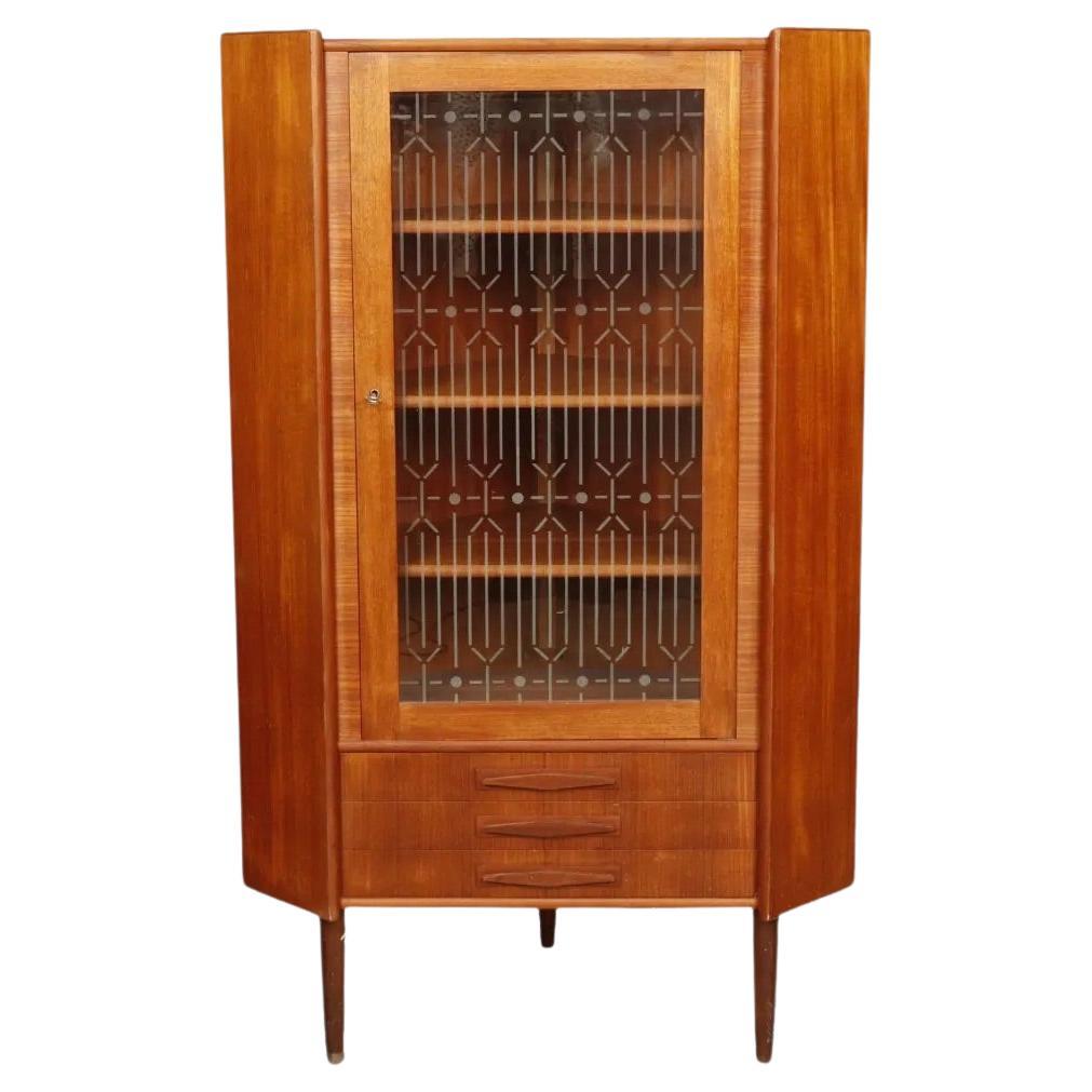 Mid-Century Teak-Eckschrank