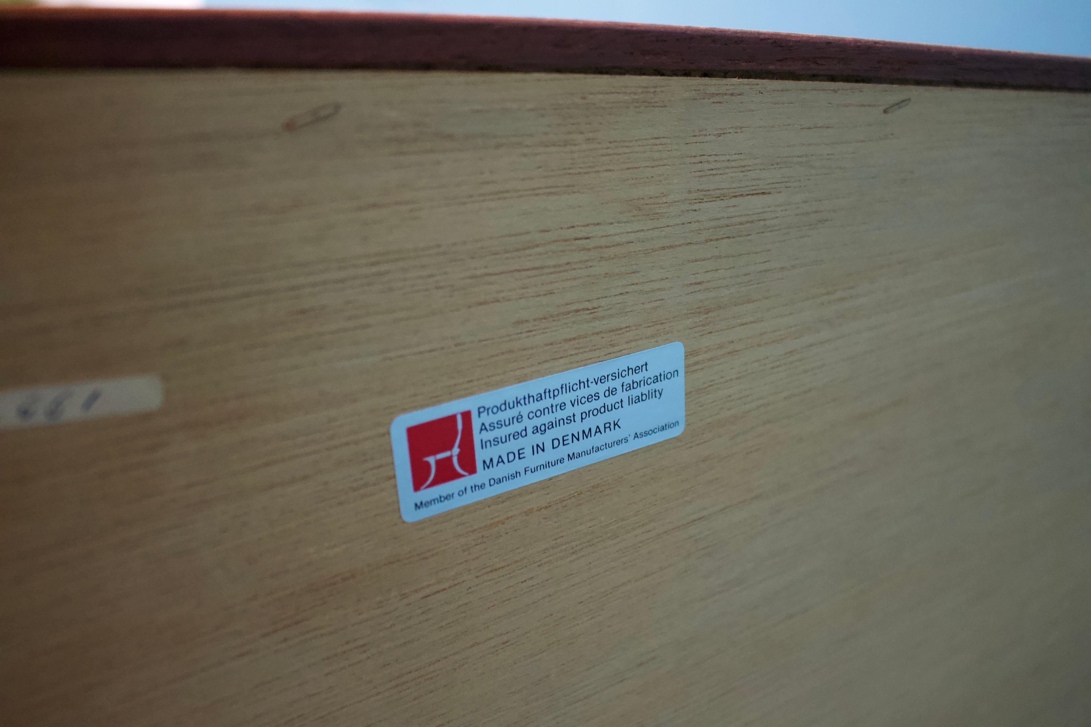 Porta TV angolare danese di metà secolo in teak, anni '70 in vendita 4