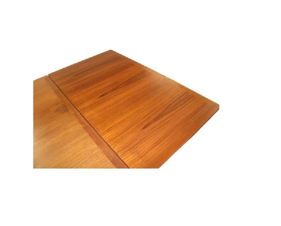 Mid-Century Modern Table de salle à manger à rallonge danoise moderne du milieu du siècle dernier, 2 feuilles en vente