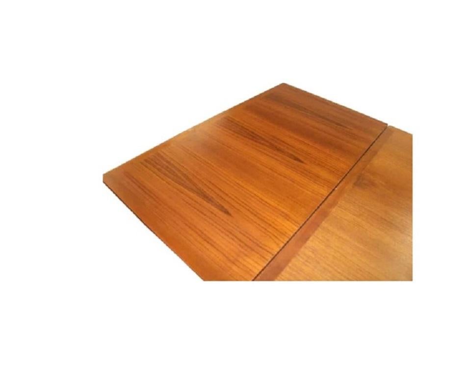 Danois Table de salle à manger à rallonge danoise moderne du milieu du siècle dernier, 2 feuilles en vente