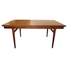 Mid century Teak Danish Modern Extension Dining Table 2 Leaves