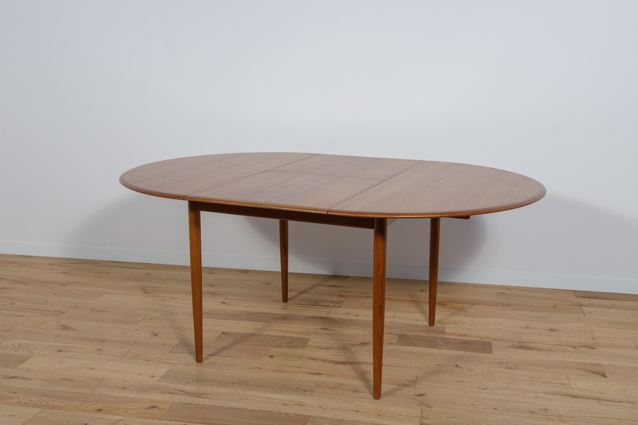 Mid-Century Teak Danish Round Dining Table, 1970s For Sale 5