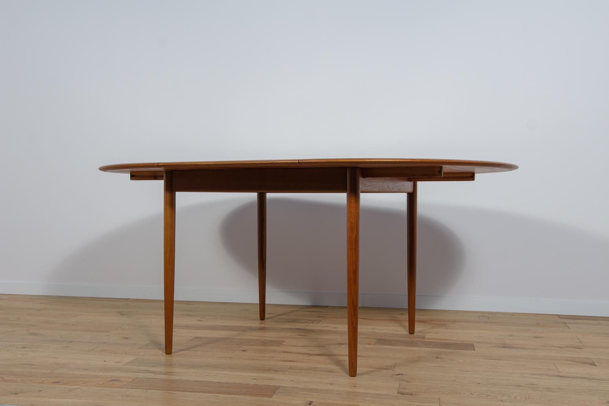 Mid-Century Teak Danish Round Dining Table, 1970s For Sale 6