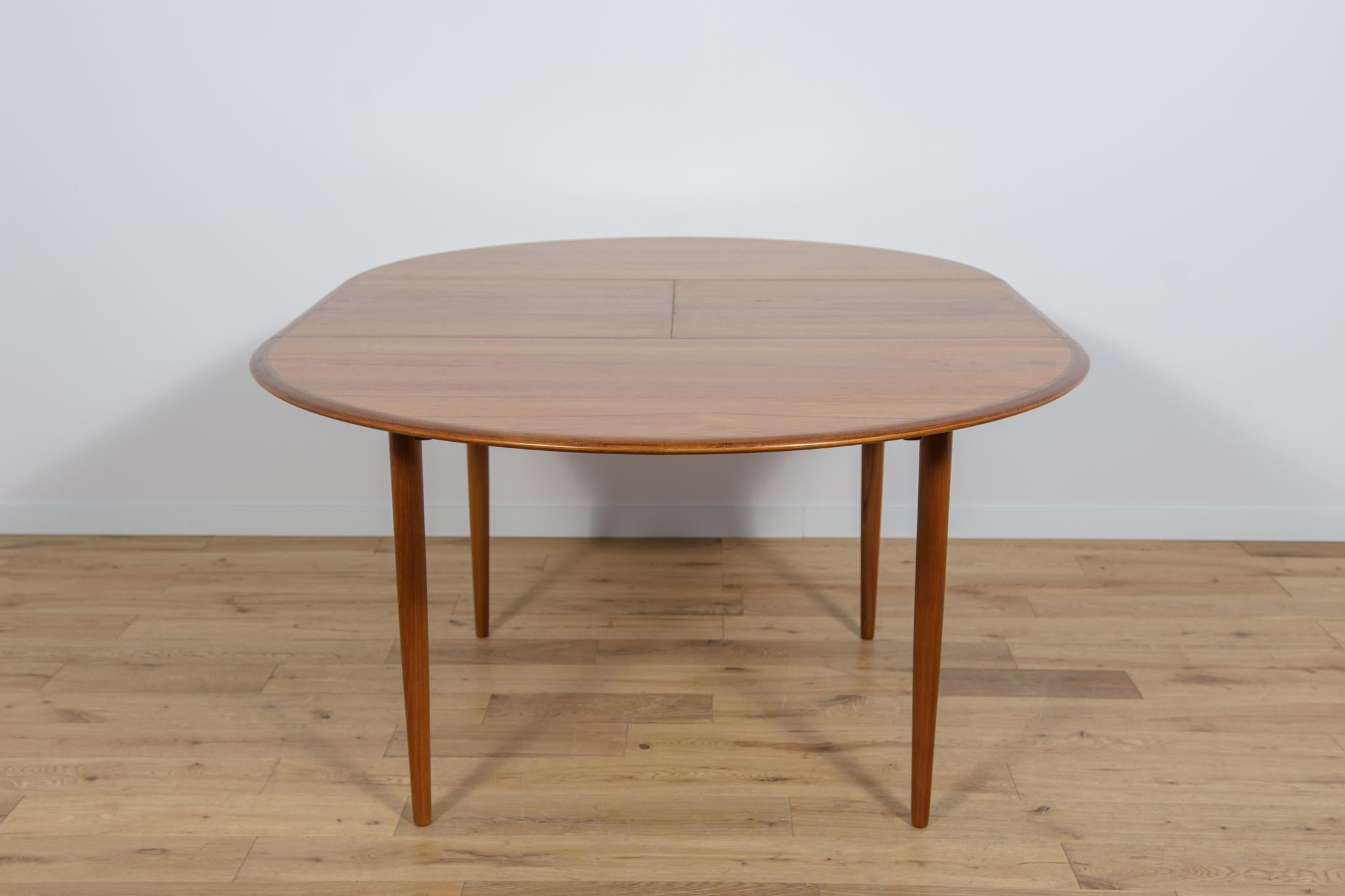 Mid-Century Teak Danish Round Dining Table, 1970s For Sale 7