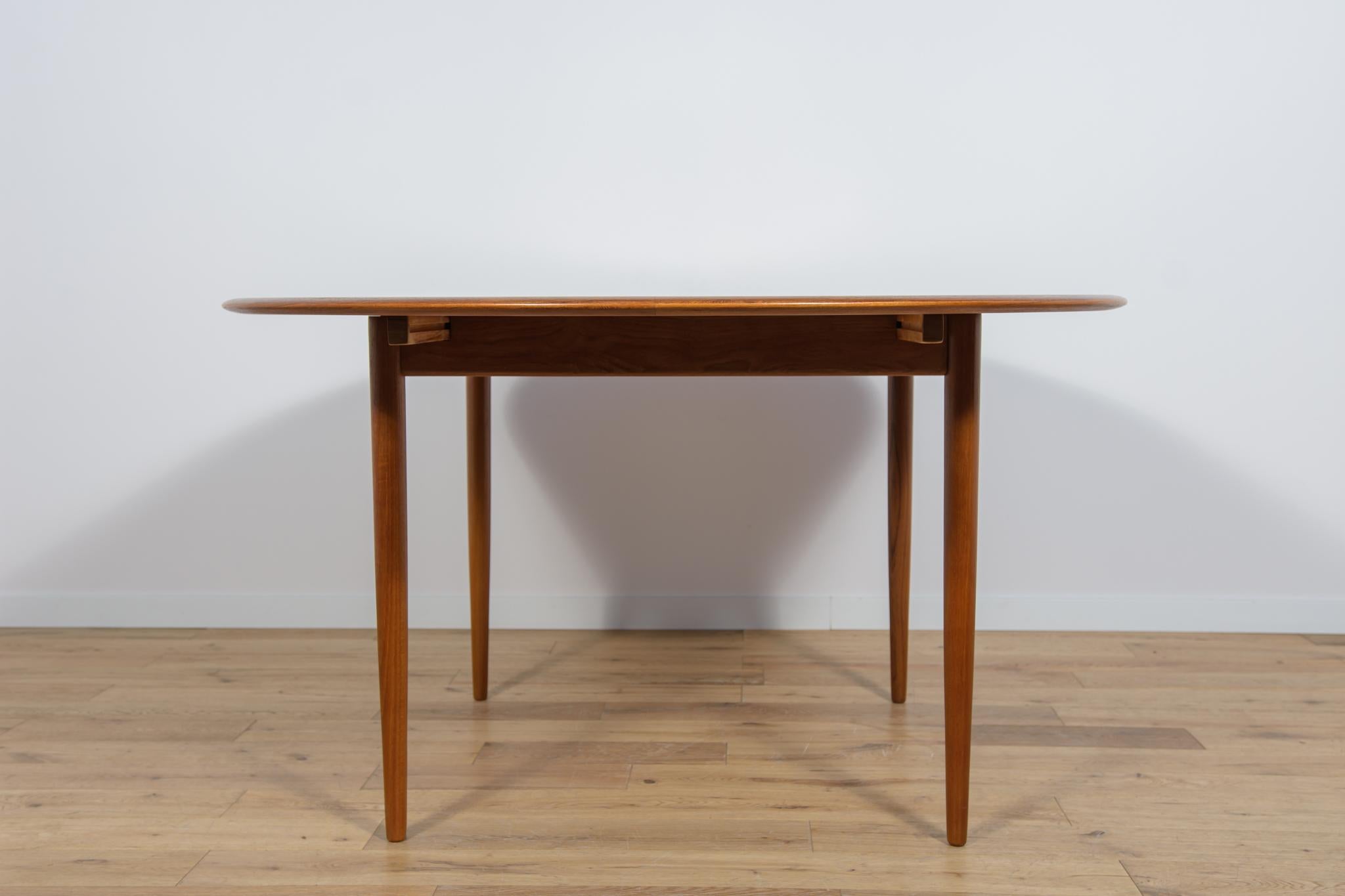 Mid-Century Teak Danish Round Dining Table, 1970s For Sale 8