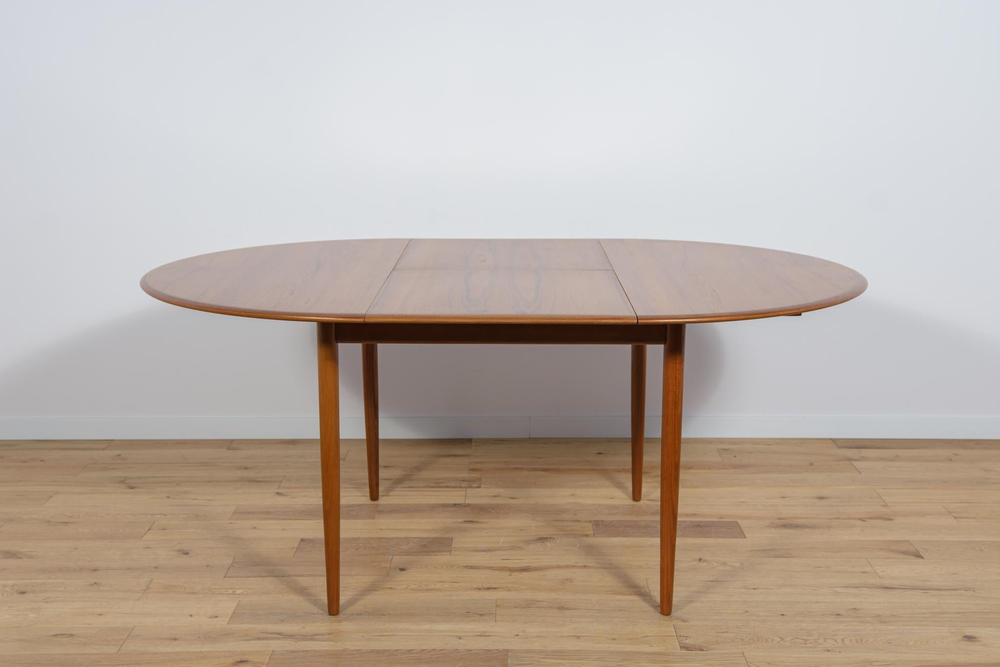 Mid-Century Teak Danish Round Dining Table, 1970s For Sale 2