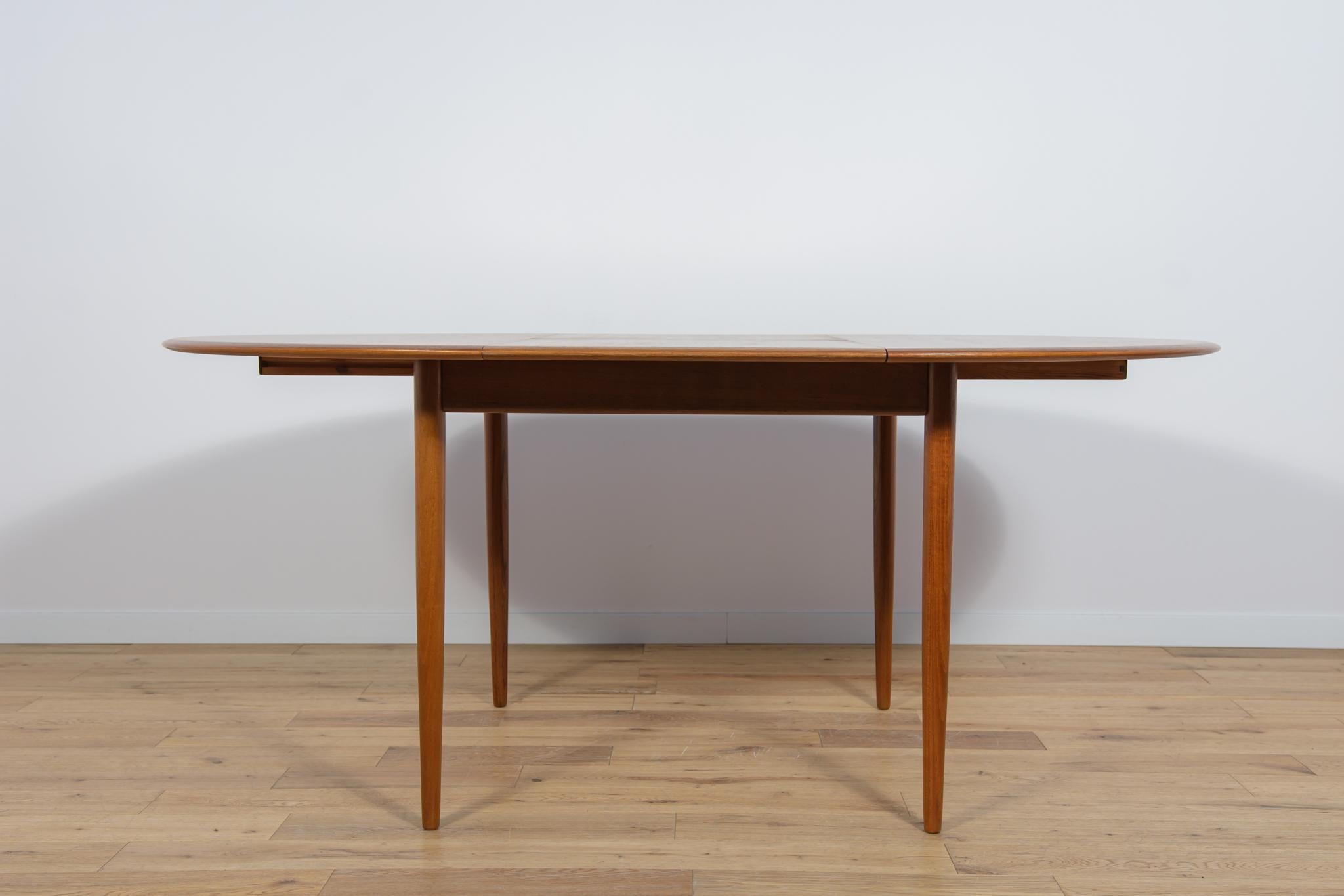 Mid-Century Teak Danish Round Dining Table, 1970s For Sale 3