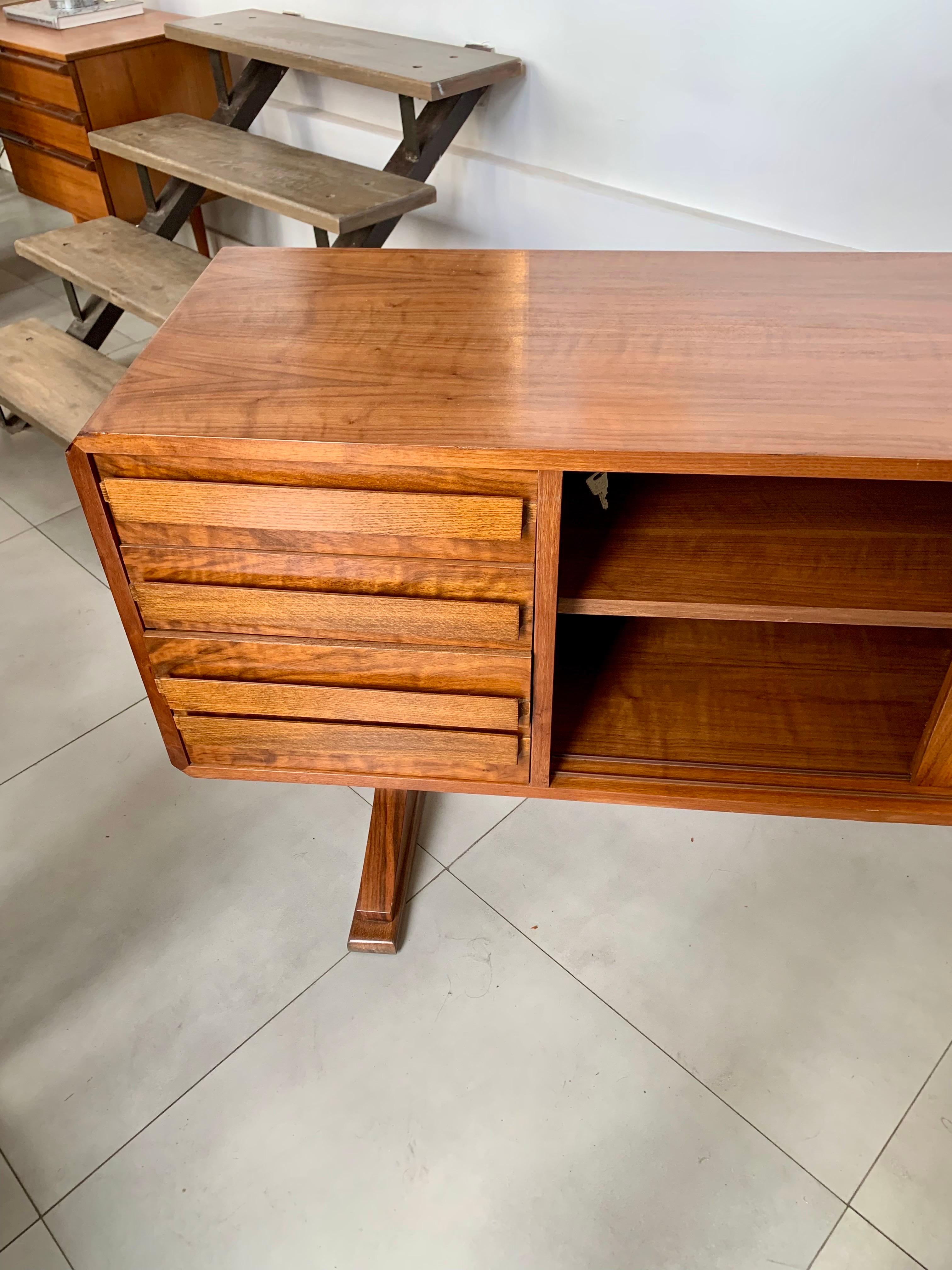 Mid Century Teak  Dänisches Sideboard 1960¨s (Moderne der Mitte des Jahrhunderts) im Angebot