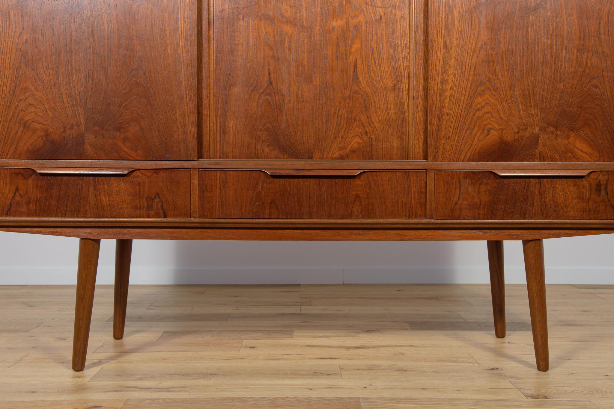 Mid Century Teak Danish Sideboard by E. W. Bach for Sejling Skabe, 1960s For Sale 11