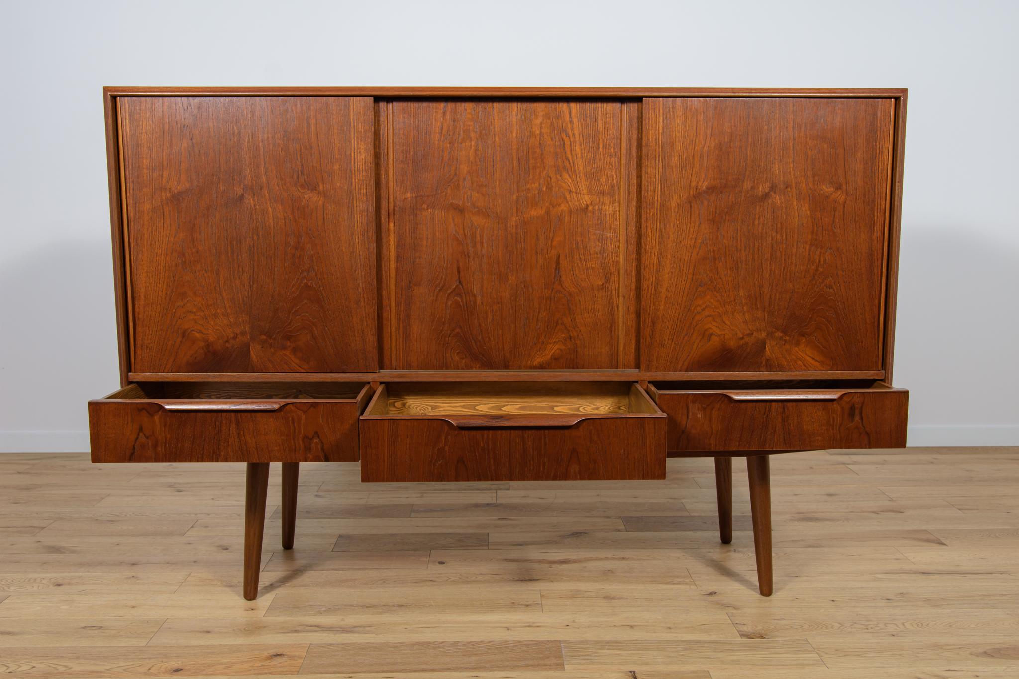 Mid Century Teak Danish Sideboard by E. W. Bach for Sejling Skabe, 1960s For Sale 2