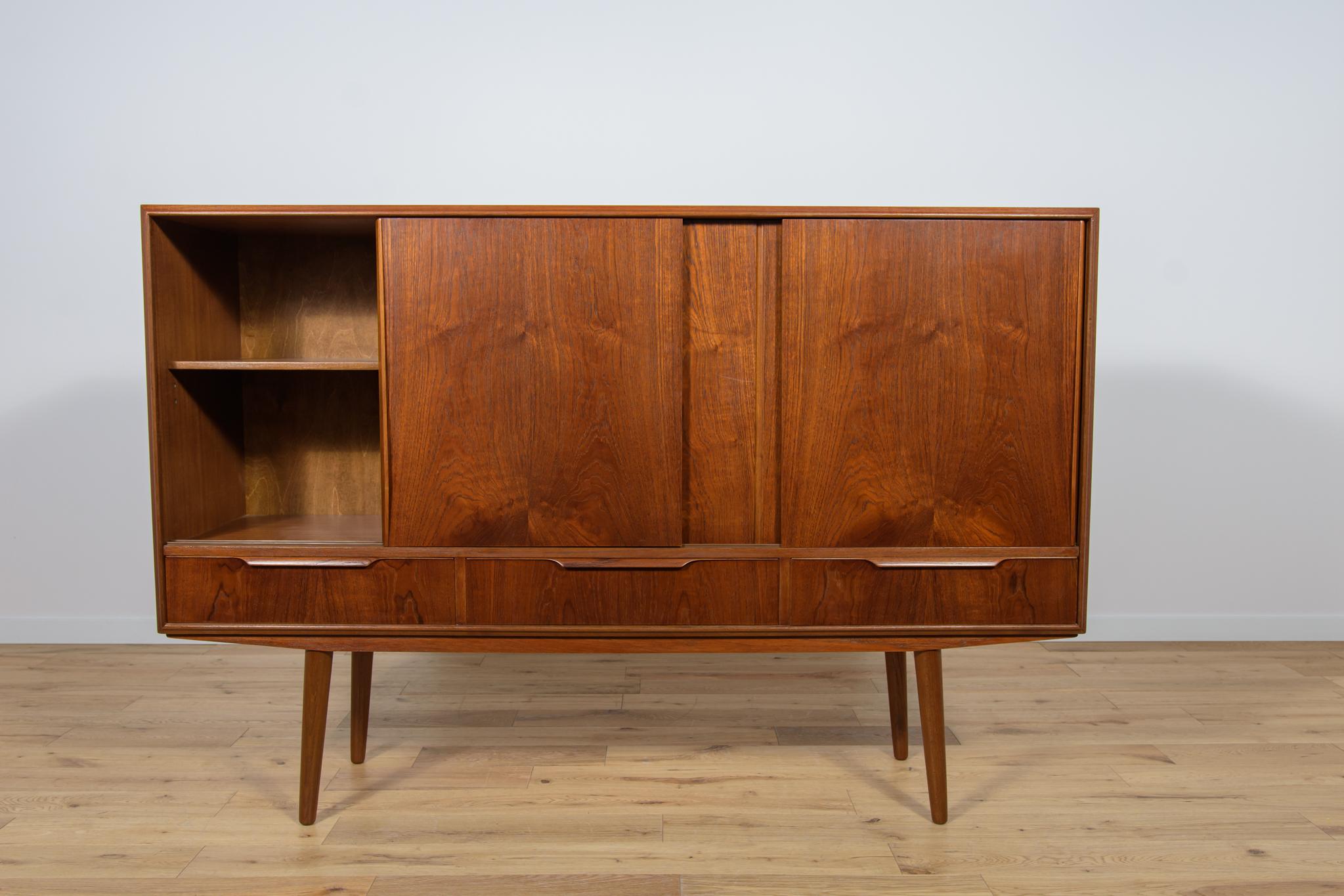 Mid Century Teak Danish Sideboard by E. W. Bach for Sejling Skabe, 1960s For Sale 3