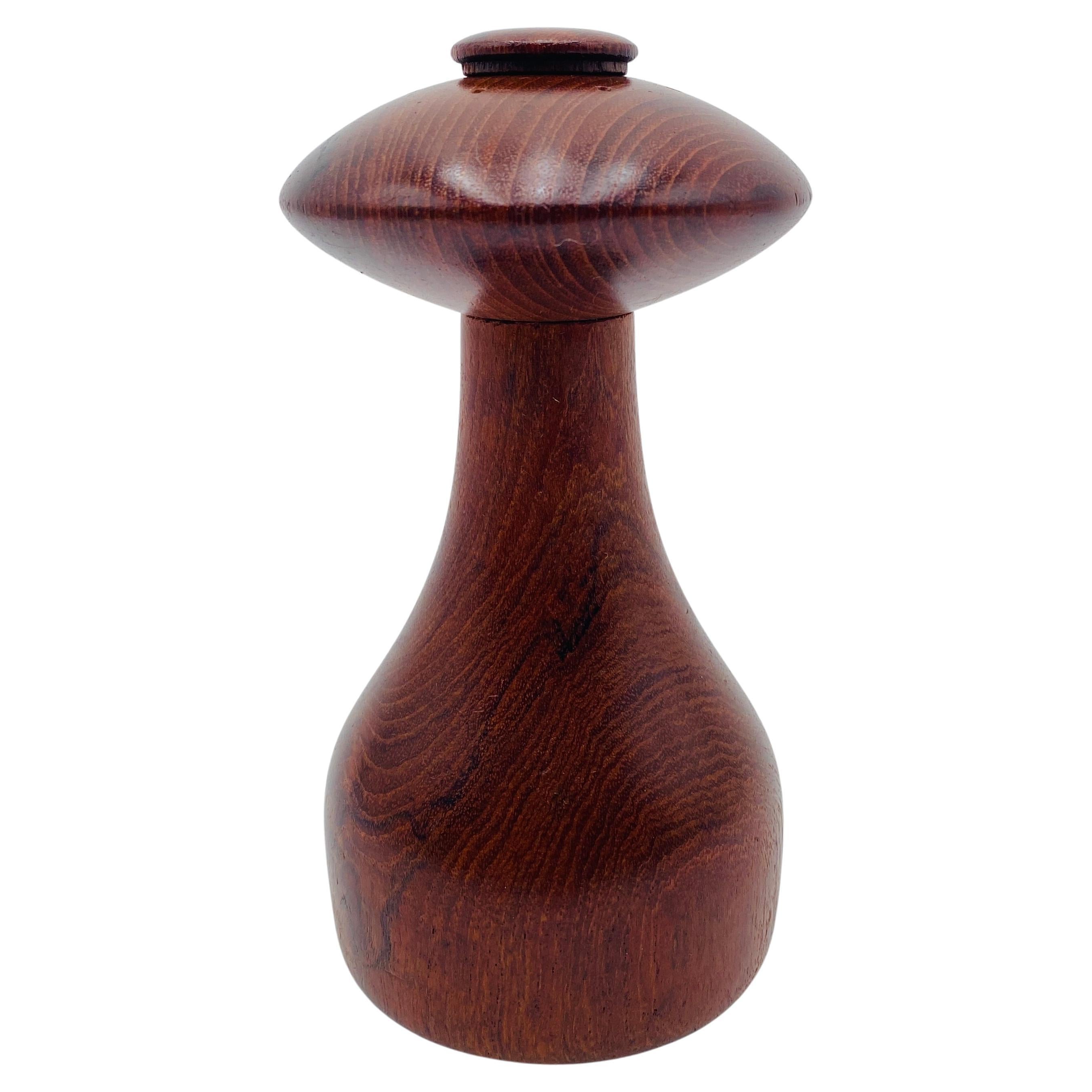 Dansk Salz- und Pfeffermühle aus Teakholz aus der Mitte des Jahrhunderts von Jens H. Quistgaard