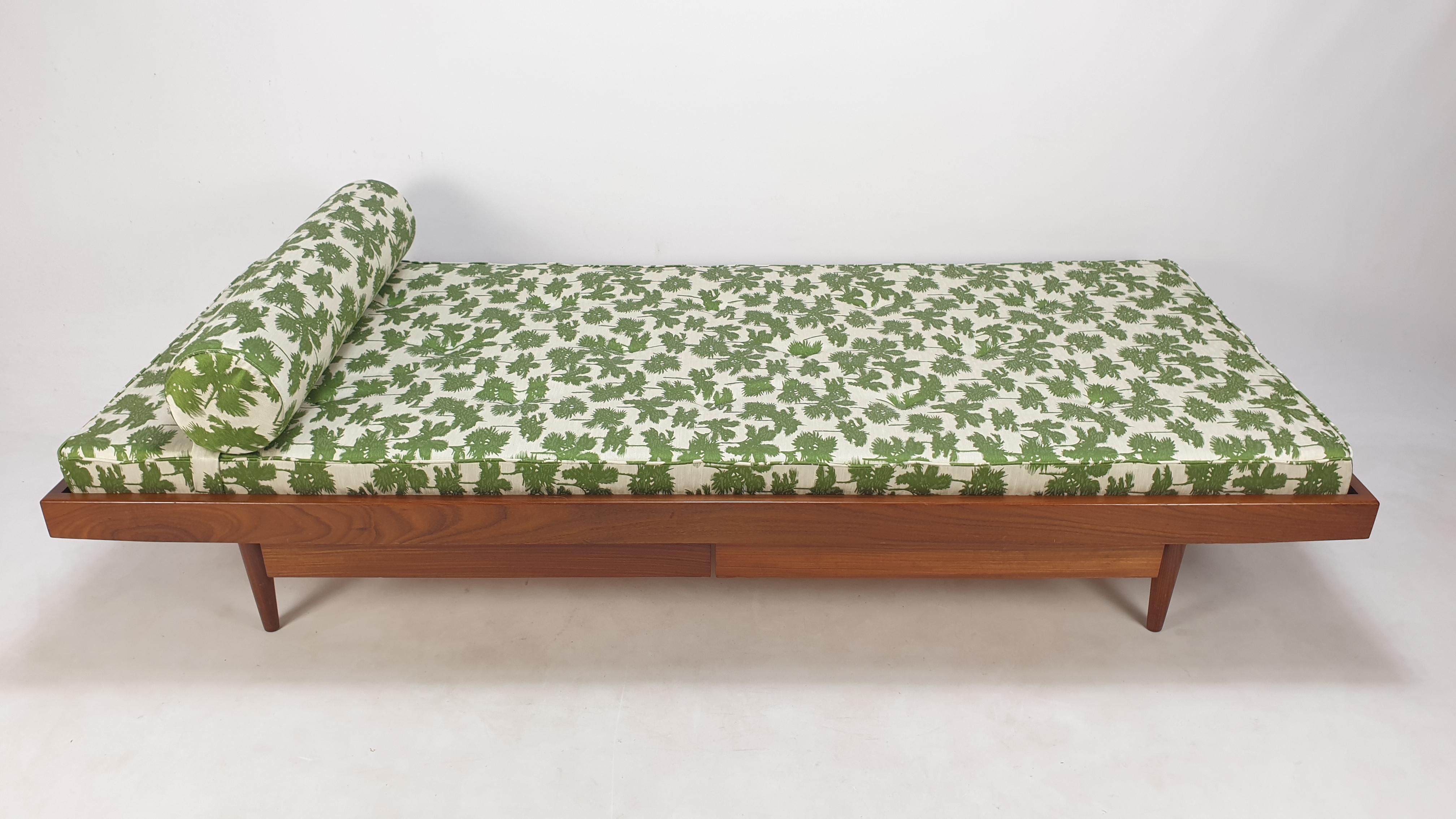 Mid Century Teak Daybed, 1960s For Sale 4