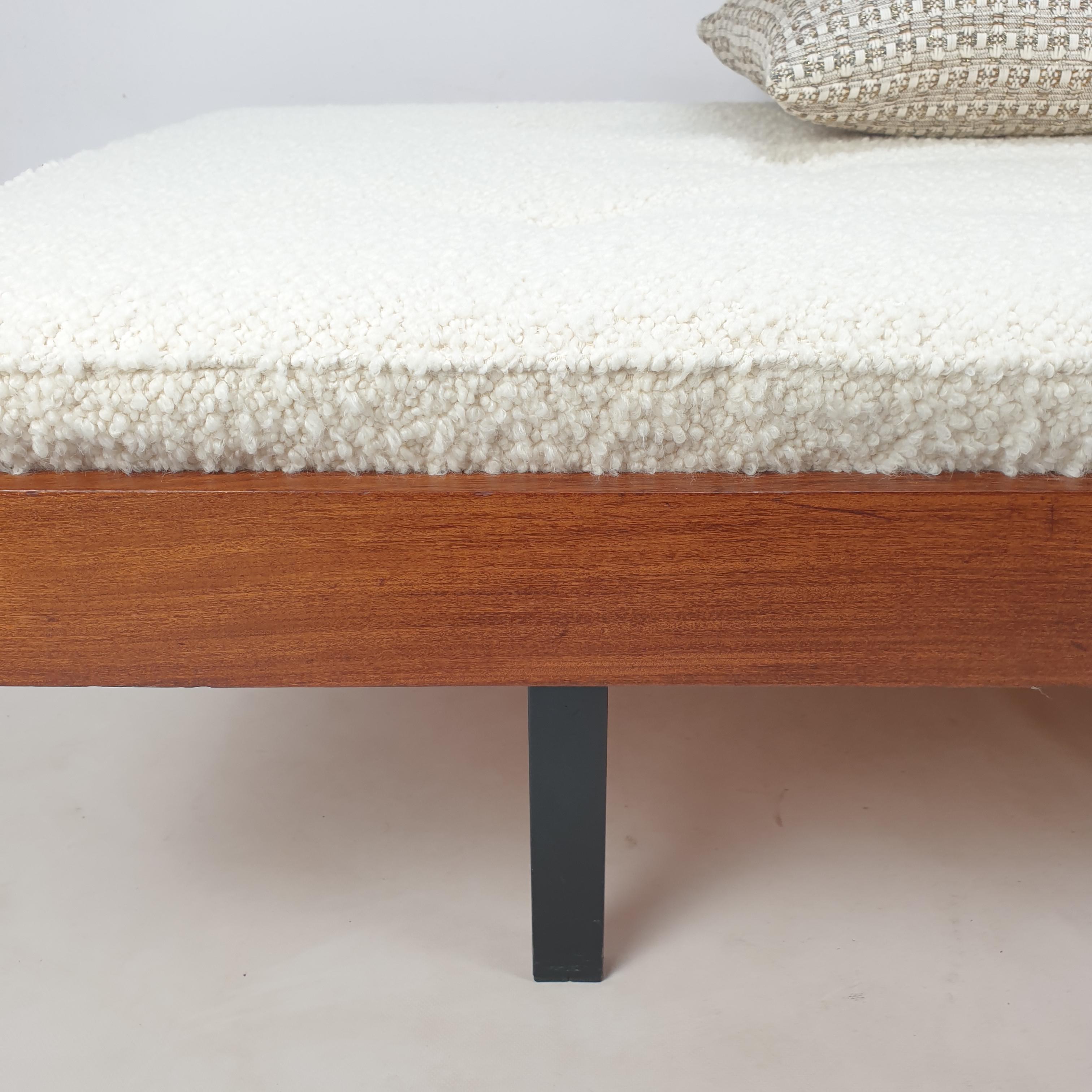 Mid Century Teak Daybed, 1960er Jahre im Angebot 5