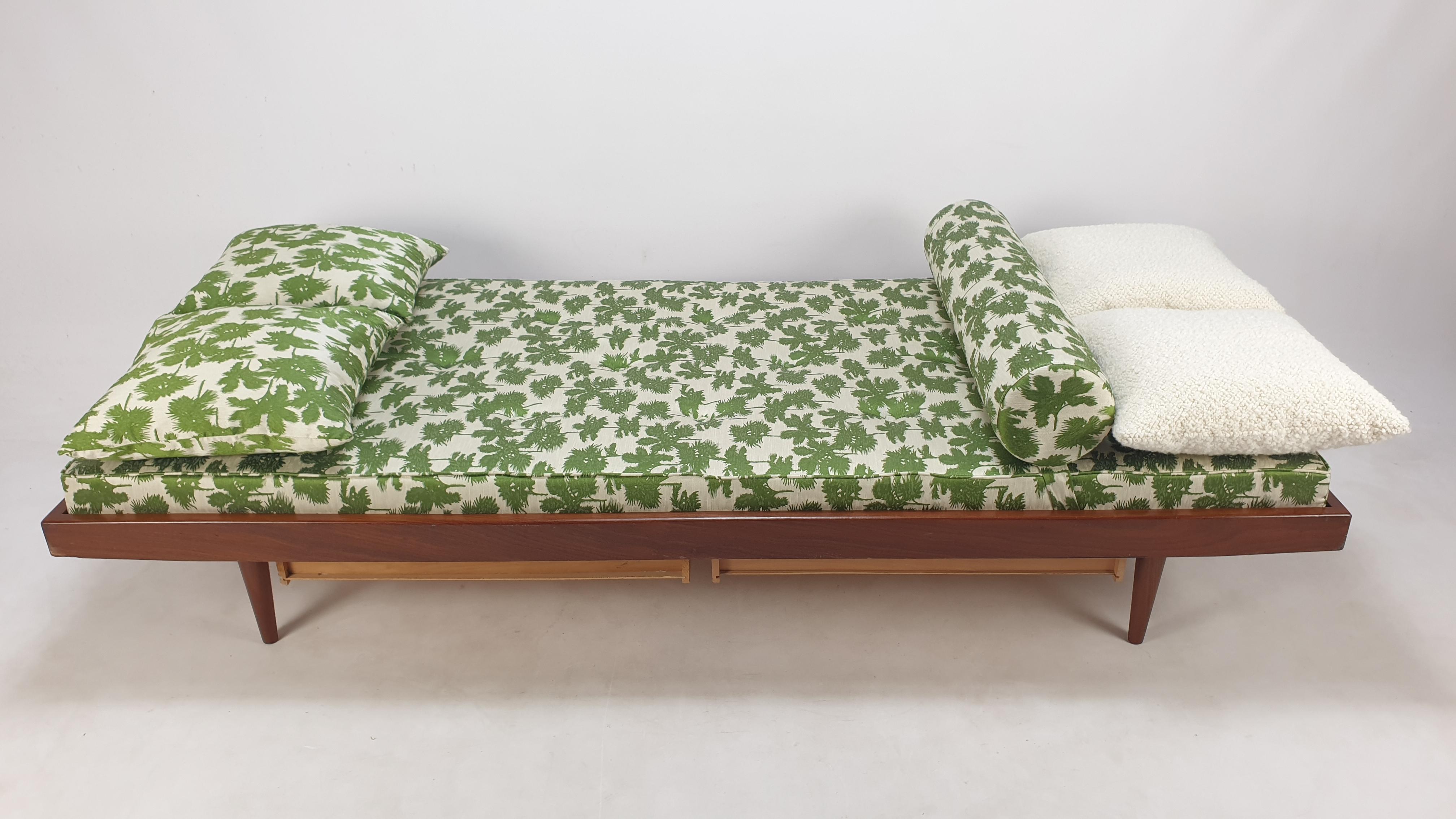 Mid Century Teak Daybed, 1960s For Sale 3