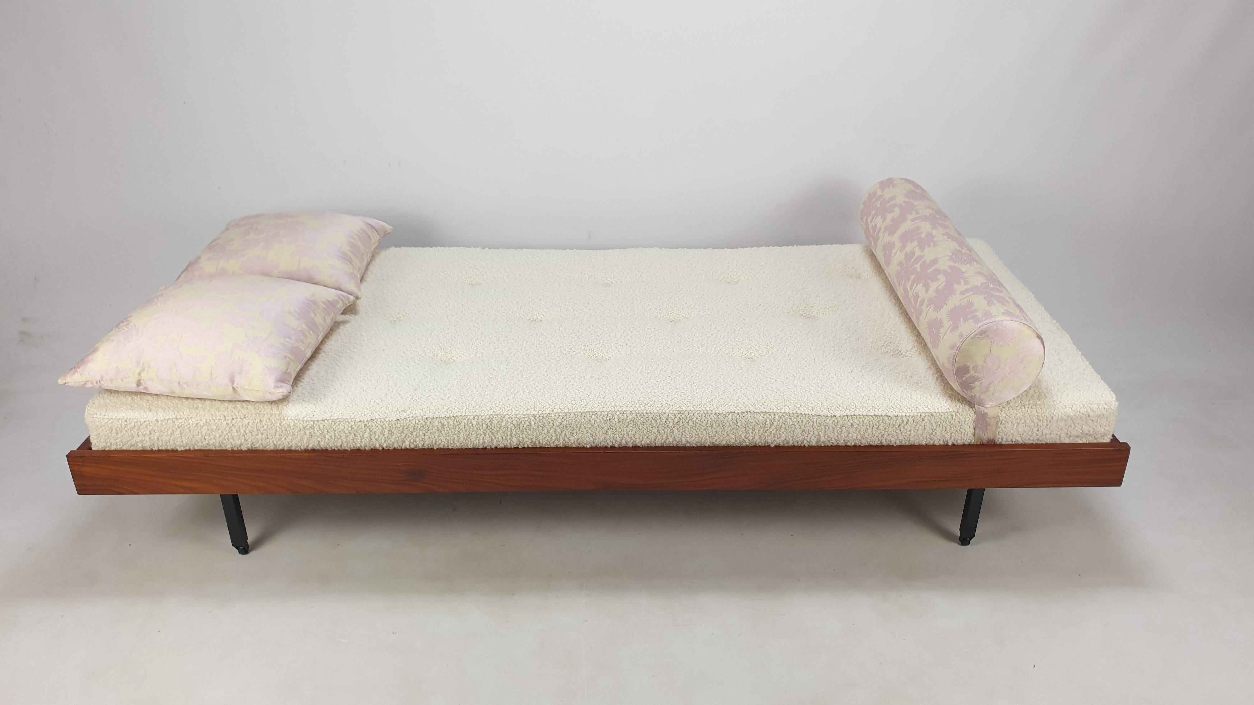 Mid Century Teak Daybed with Dedar Cushions, 1960s For Sale 6