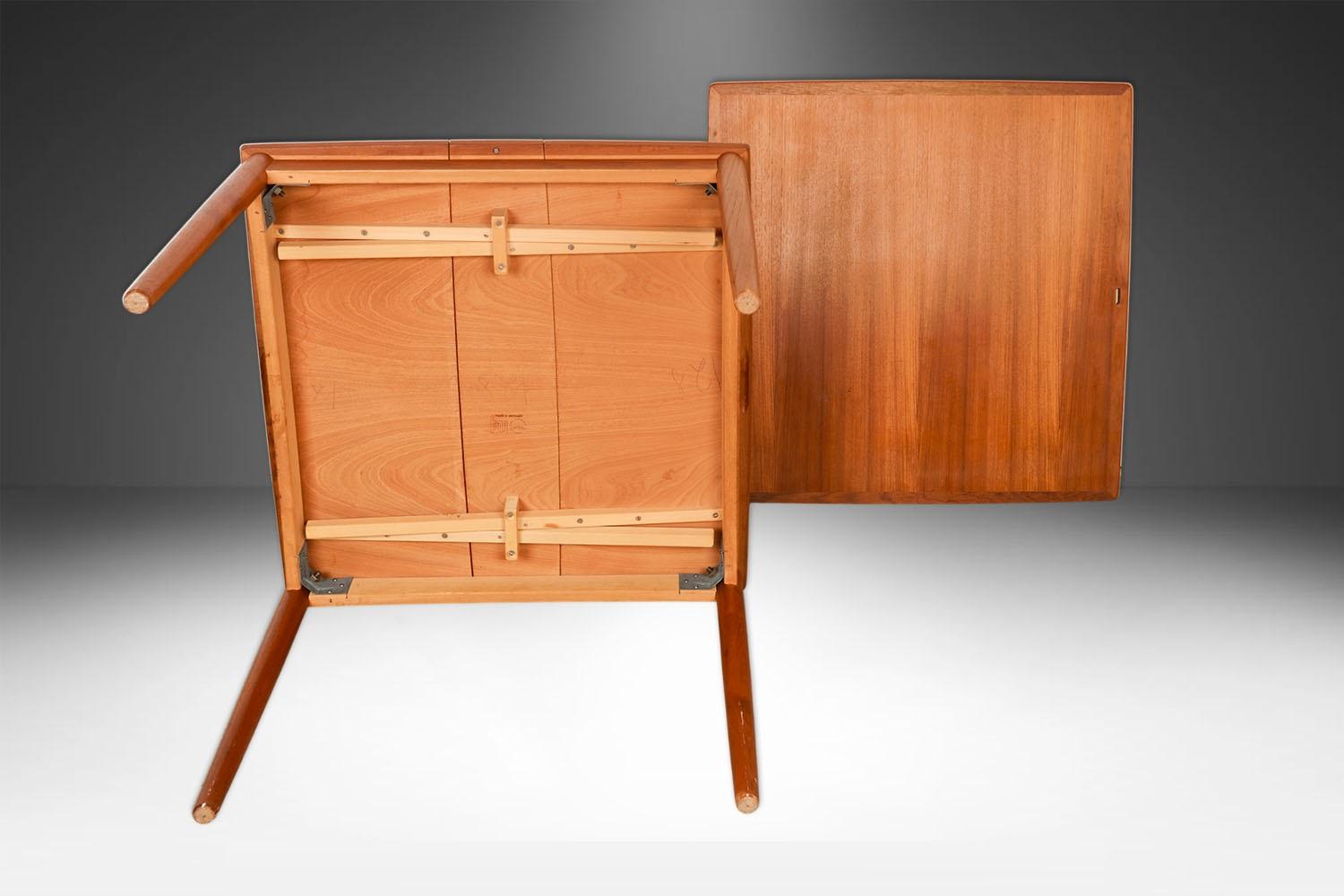 Mid-Century Teak Denmark Flip Top Extendable Game Dining Table im Angebot 3