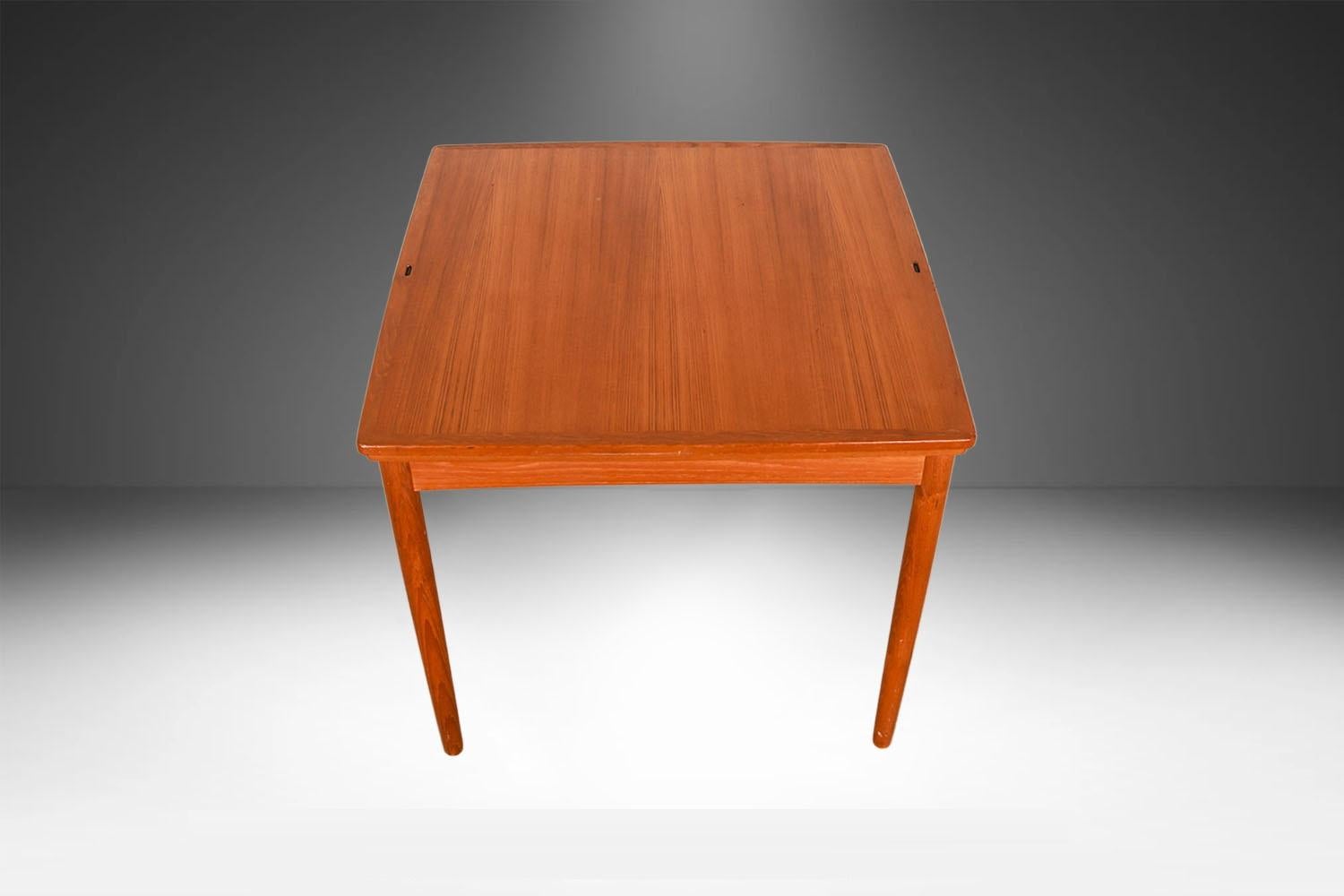 Mid-Century Teak Denmark Flip Top Extendable Game Dining Table im Angebot 6