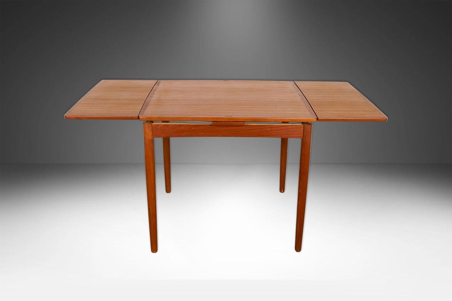 Mid-Century Teak Denmark Flip Top Extendable Game Dining Table im Angebot 8