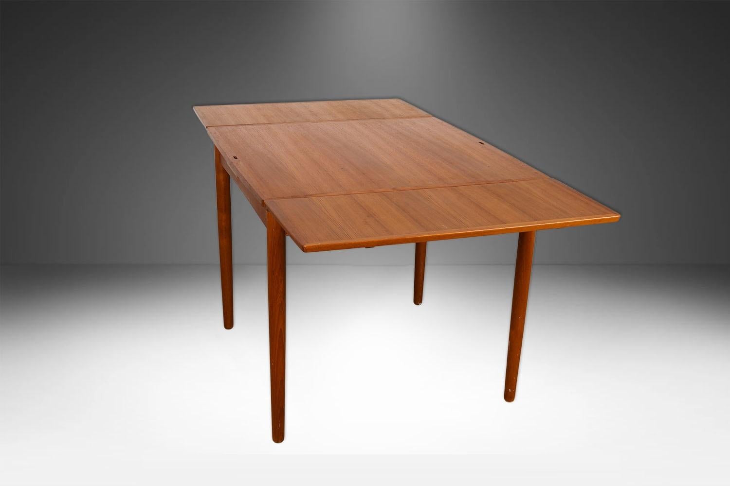 Mid-Century Teak Denmark Flip Top Extendable Game Dining Table (Dänisch) im Angebot