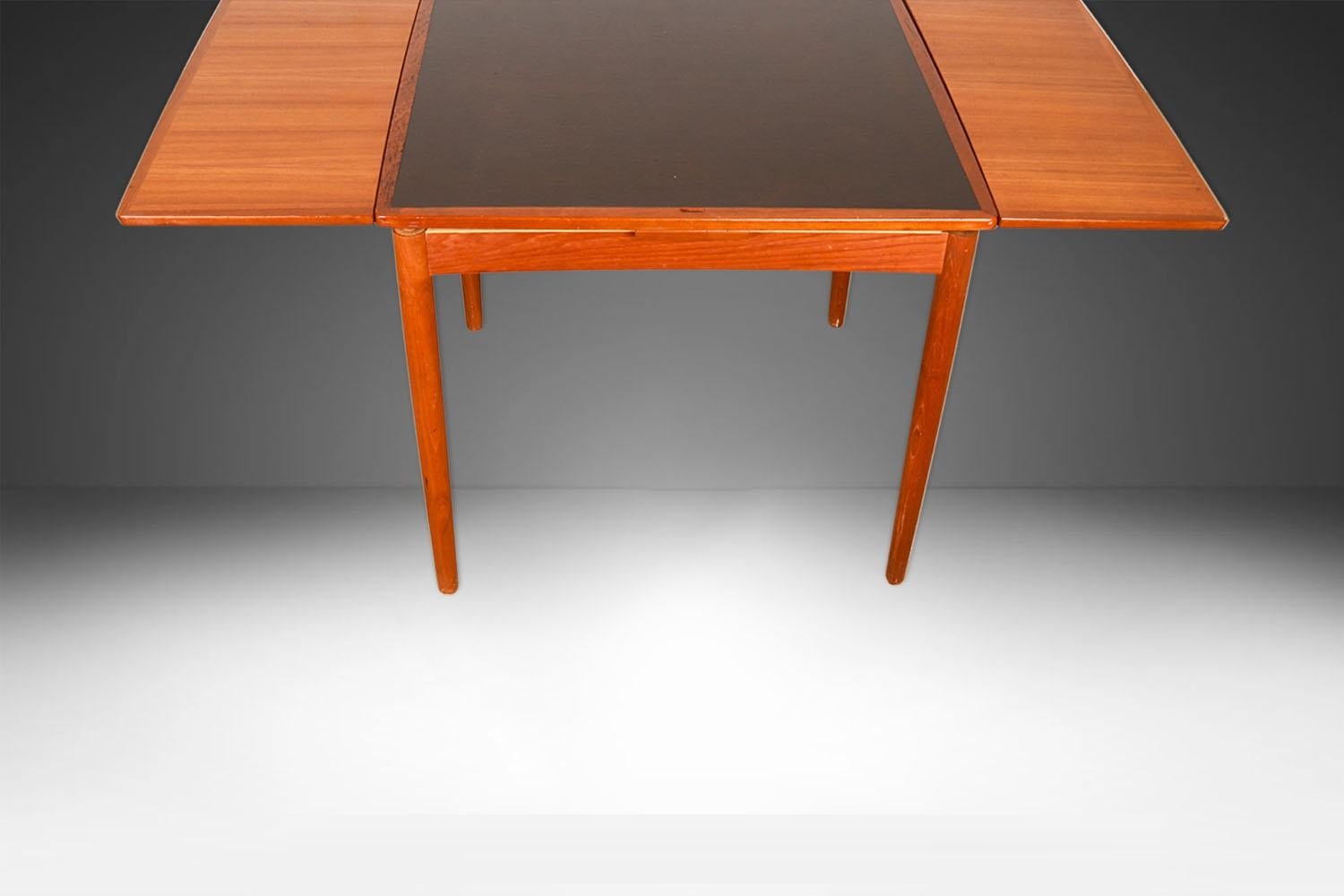Mid-Century Teak Denmark Flip Top Extendable Game Dining Table (Ende des 20. Jahrhunderts) im Angebot
