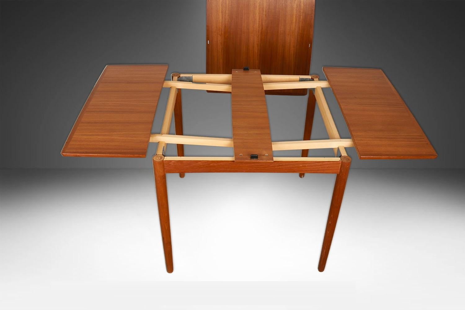 Mid-Century Teak Denmark Flip Top Extendable Game Dining Table im Angebot 1