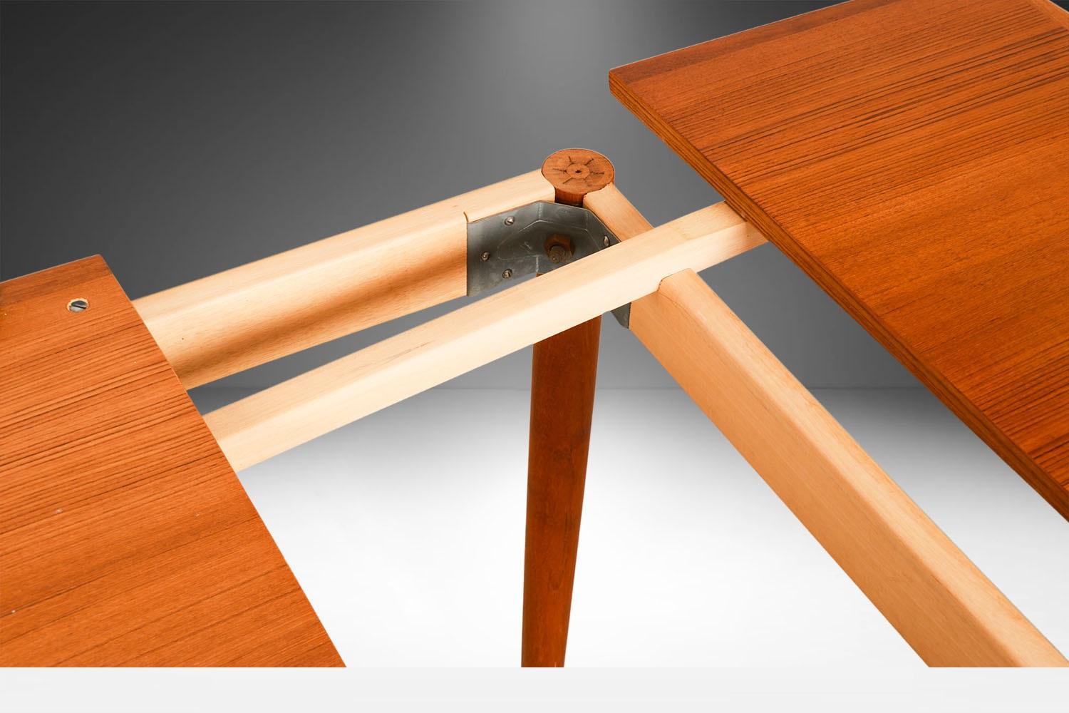 Mid-Century Teak Denmark Flip Top Extendable Game Dining Table im Angebot 2