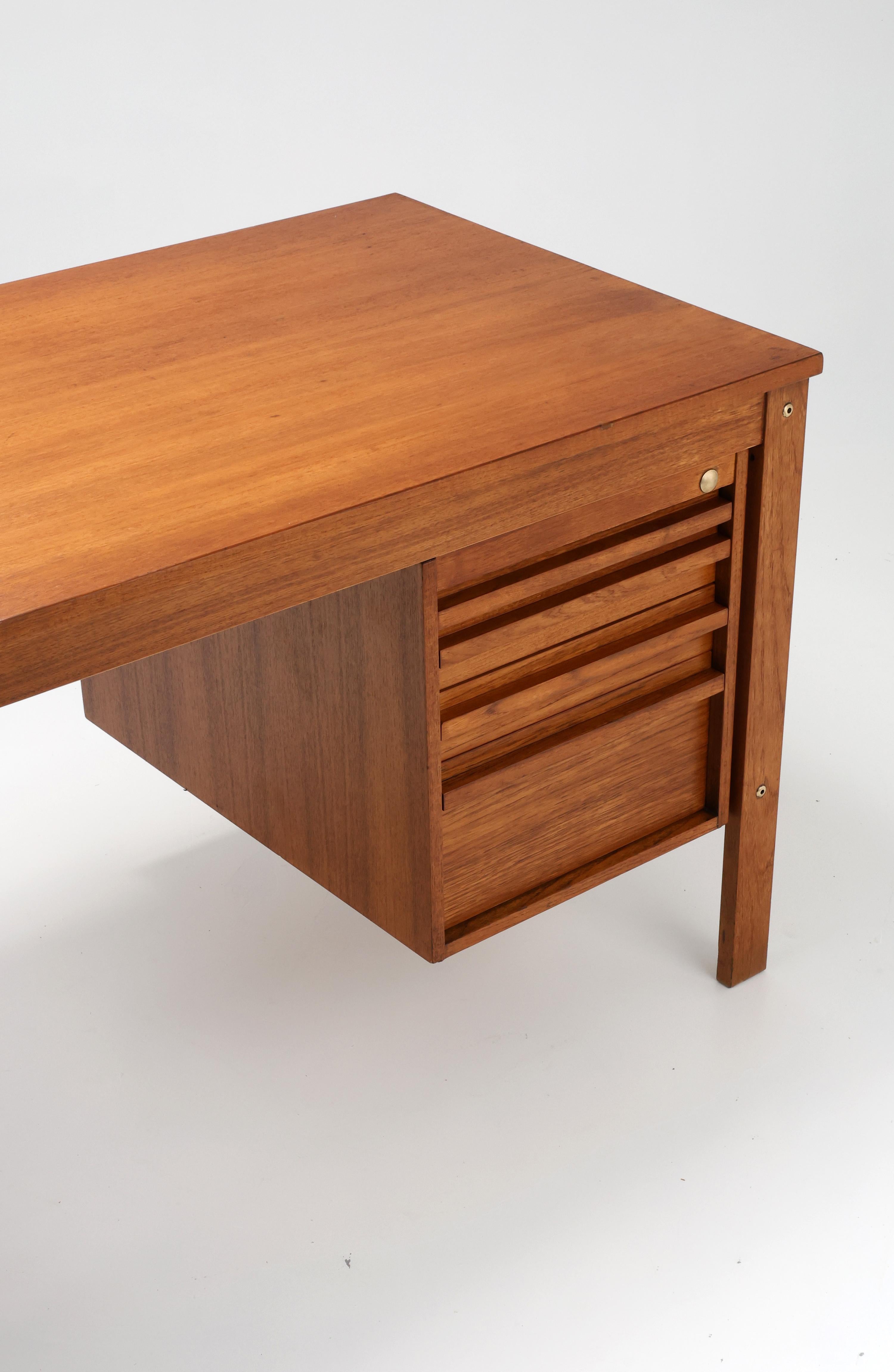 Scrivania in teak di metà secolo, anni '60 in vendita 2