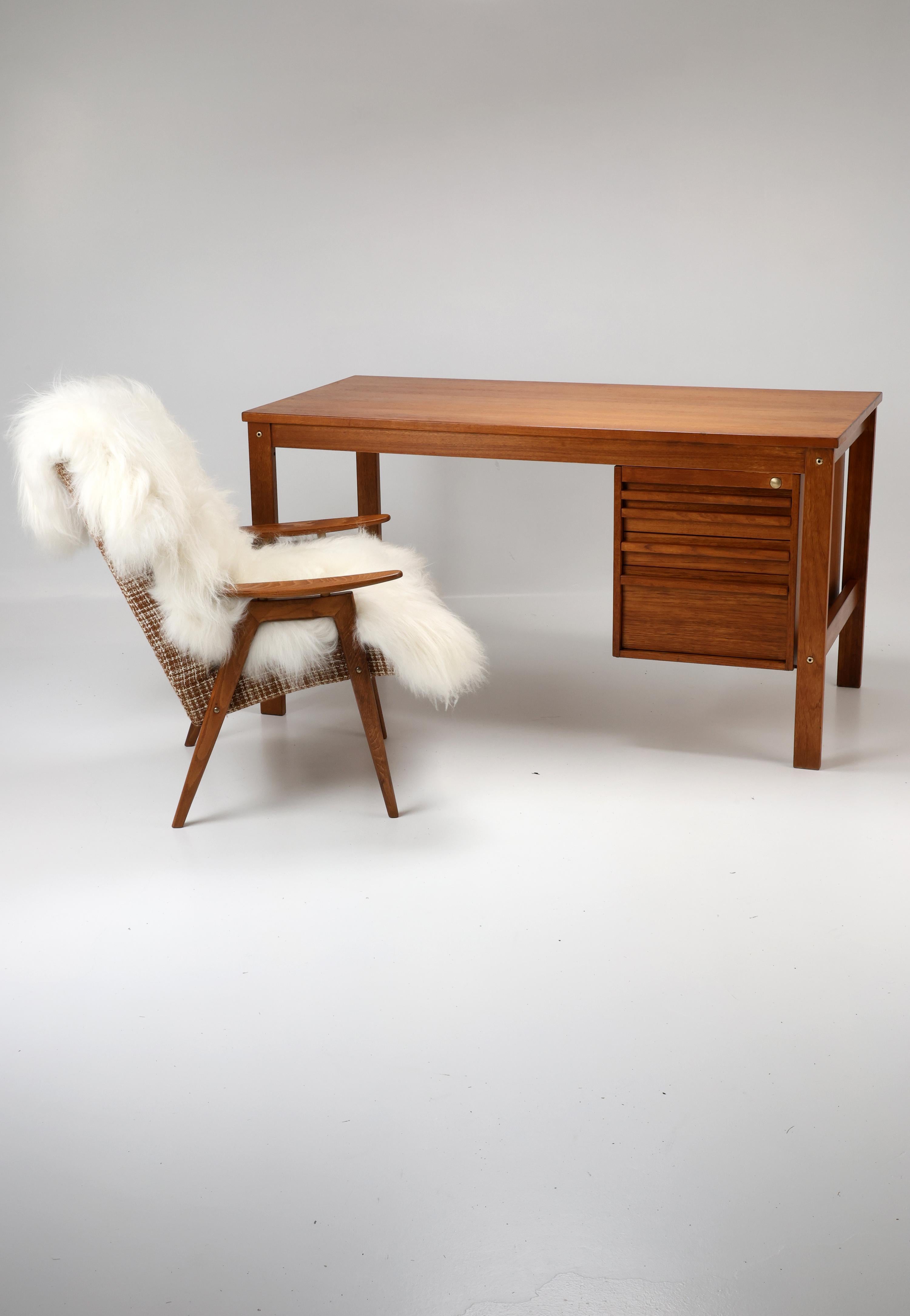 Scrivania in teak di metà secolo, anni '60 in vendita 7