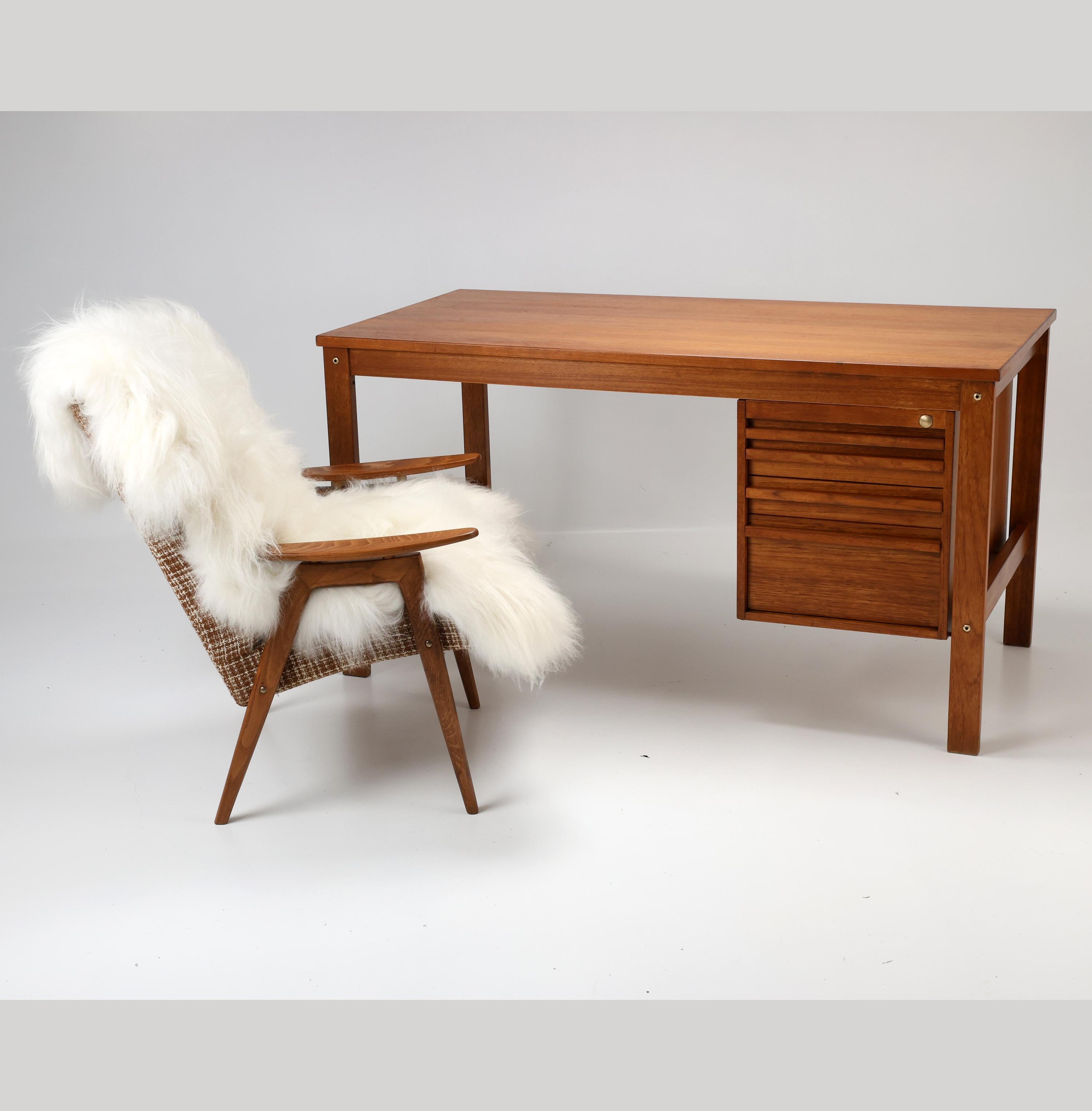 Scrivania in teak di metà secolo, anni '60 in vendita 8