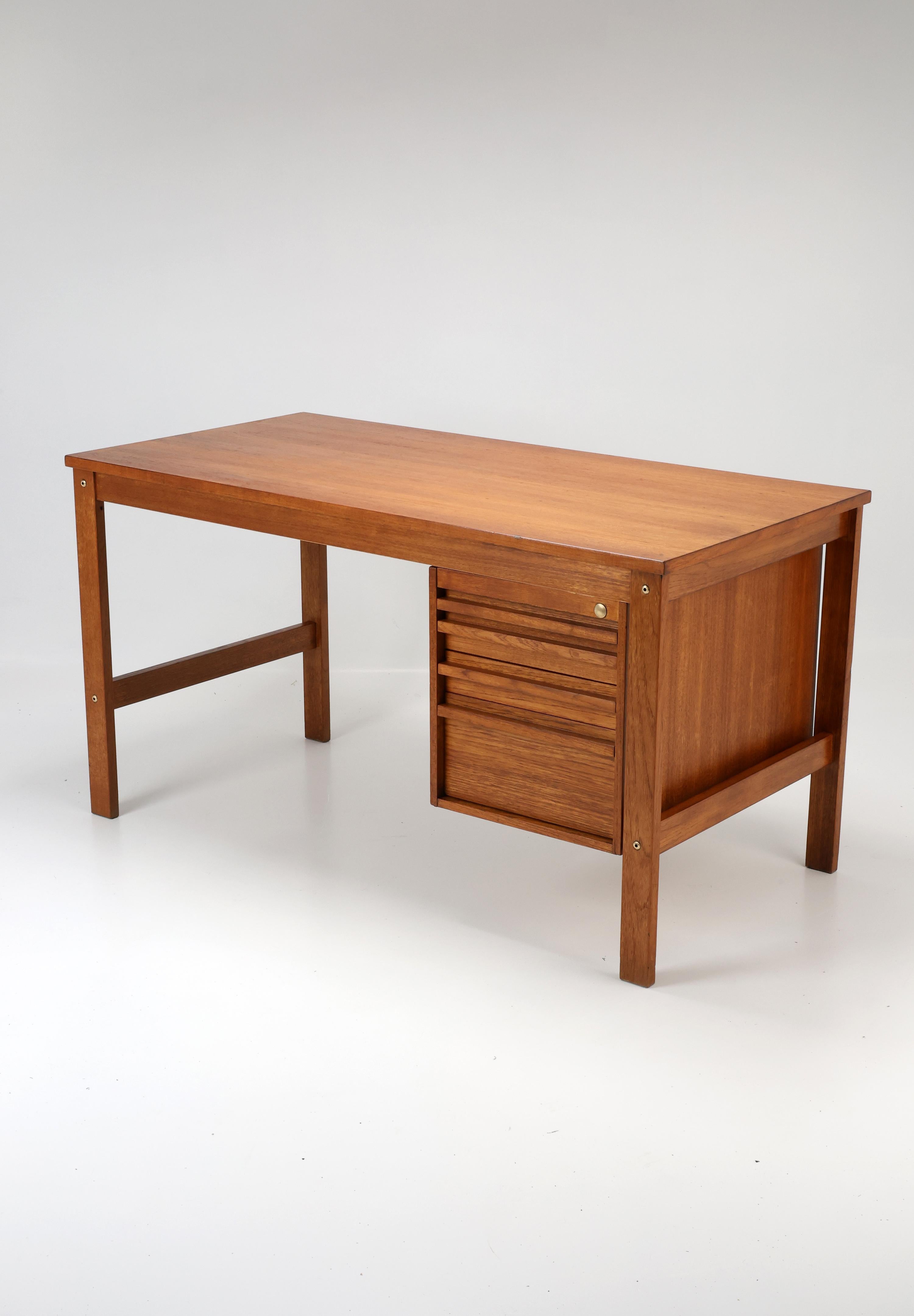 Scandinavo moderno Scrivania in teak di metà secolo, anni '60 in vendita