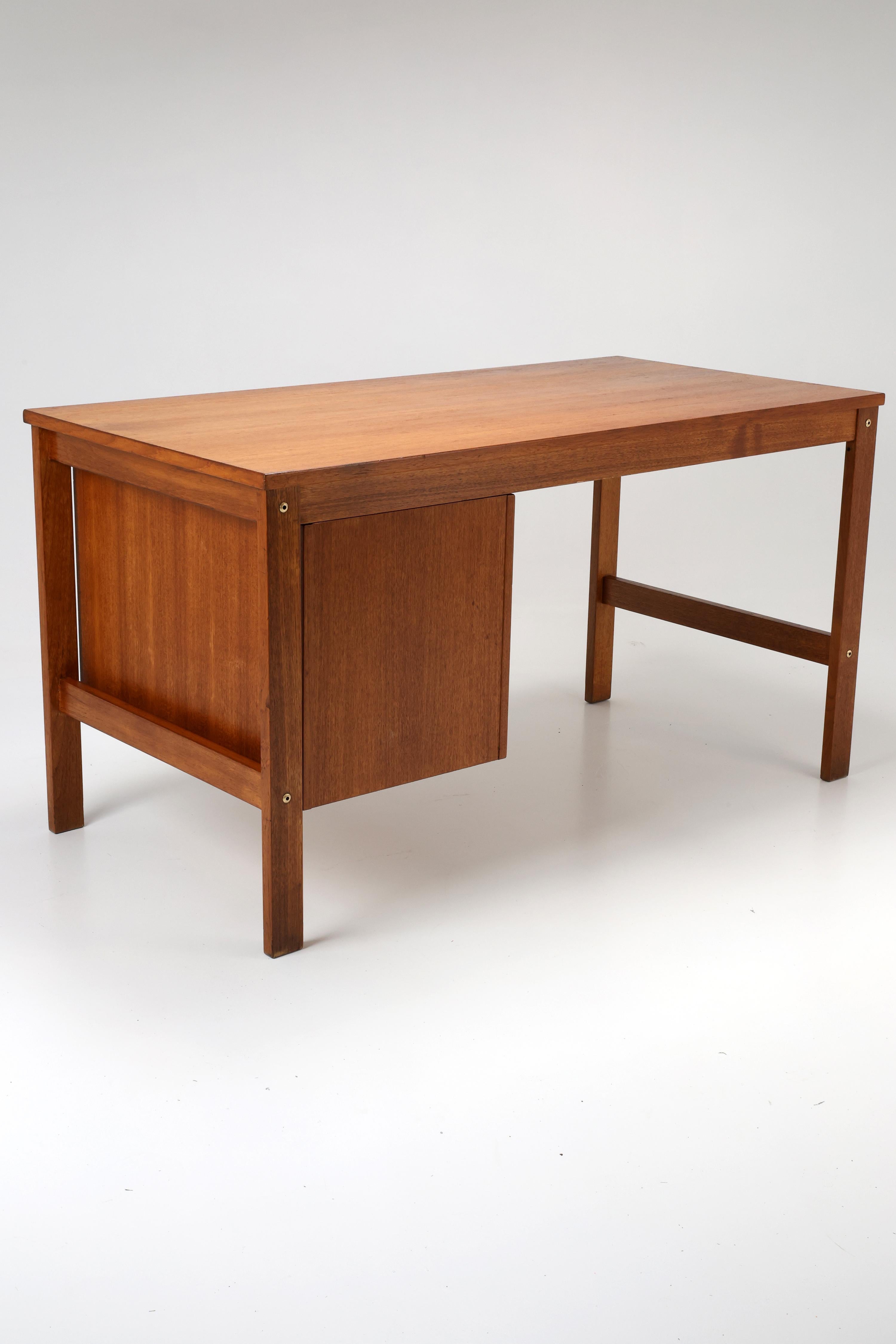 Scrivania in teak di metà secolo, anni '60 In condizioni buone in vendita a Stahnsdorf, DE