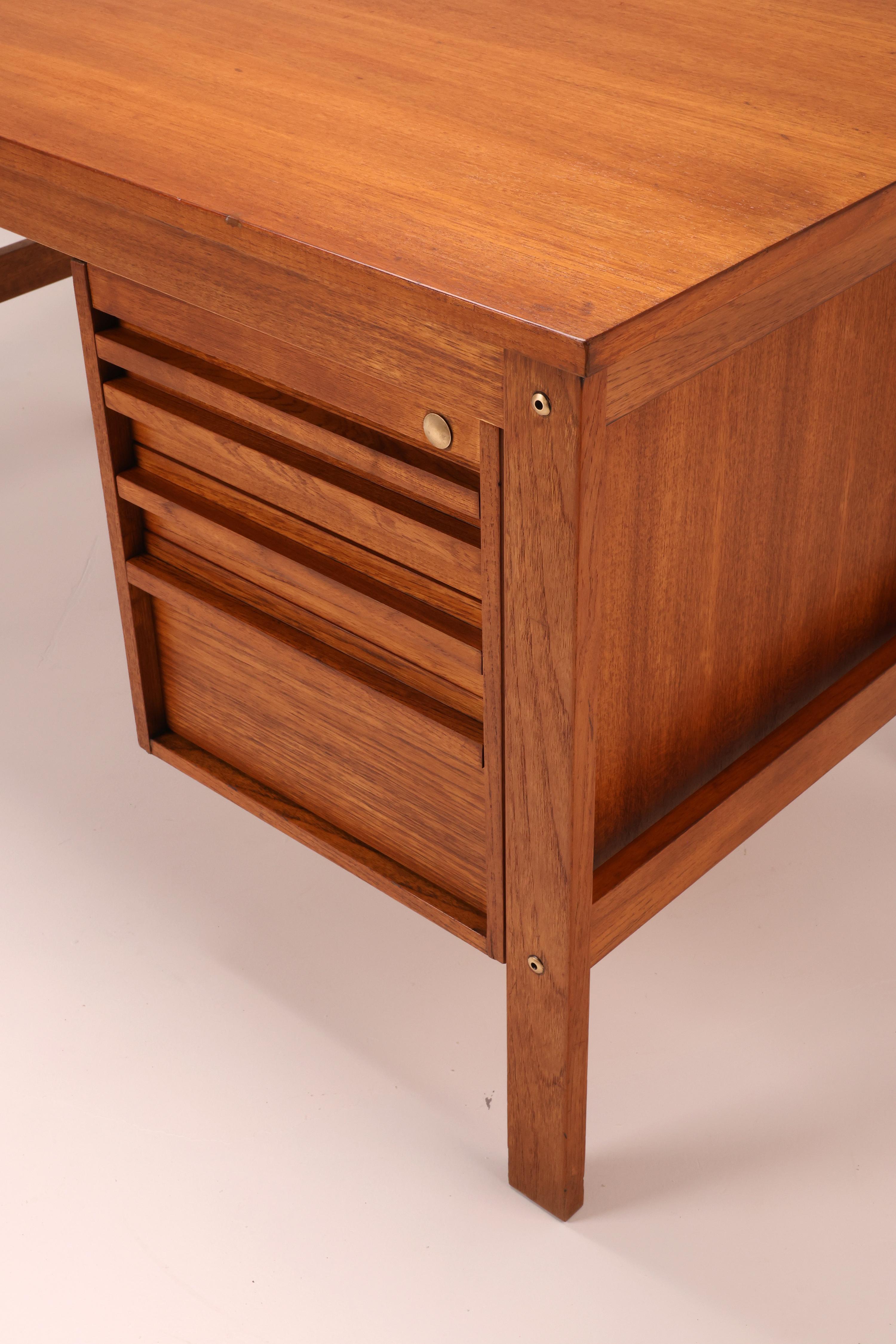 Teak Scrivania in teak di metà secolo, anni '60 in vendita