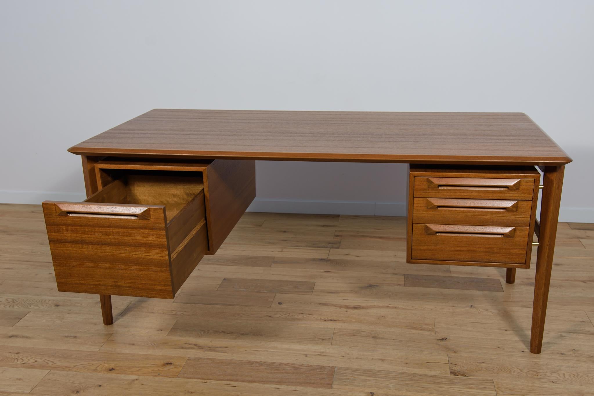 Teakholz-Schreibtisch, Mitte des Jahrhunderts, von I.B Kofod-Larsen für Seffle Möbelfabrik, Schweden, 1950er Jahre im Angebot 4