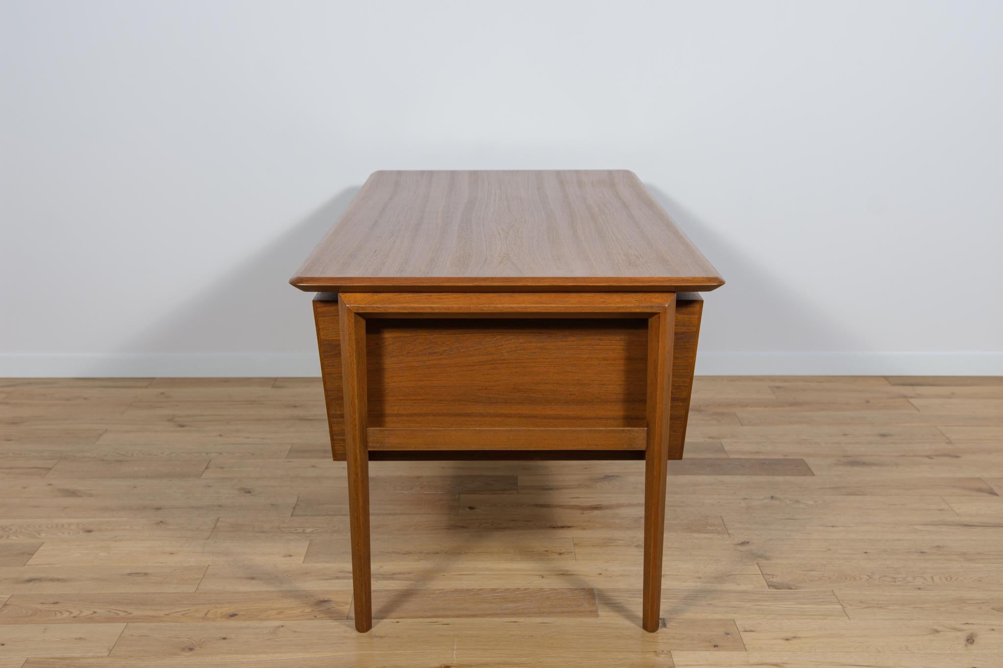 Mid-Century Teak Desk by I.B Kofod-Larsen for Seffle Möbelfabrik, Sweden, 1950s In Excellent Condition For Sale In GNIEZNO, 30