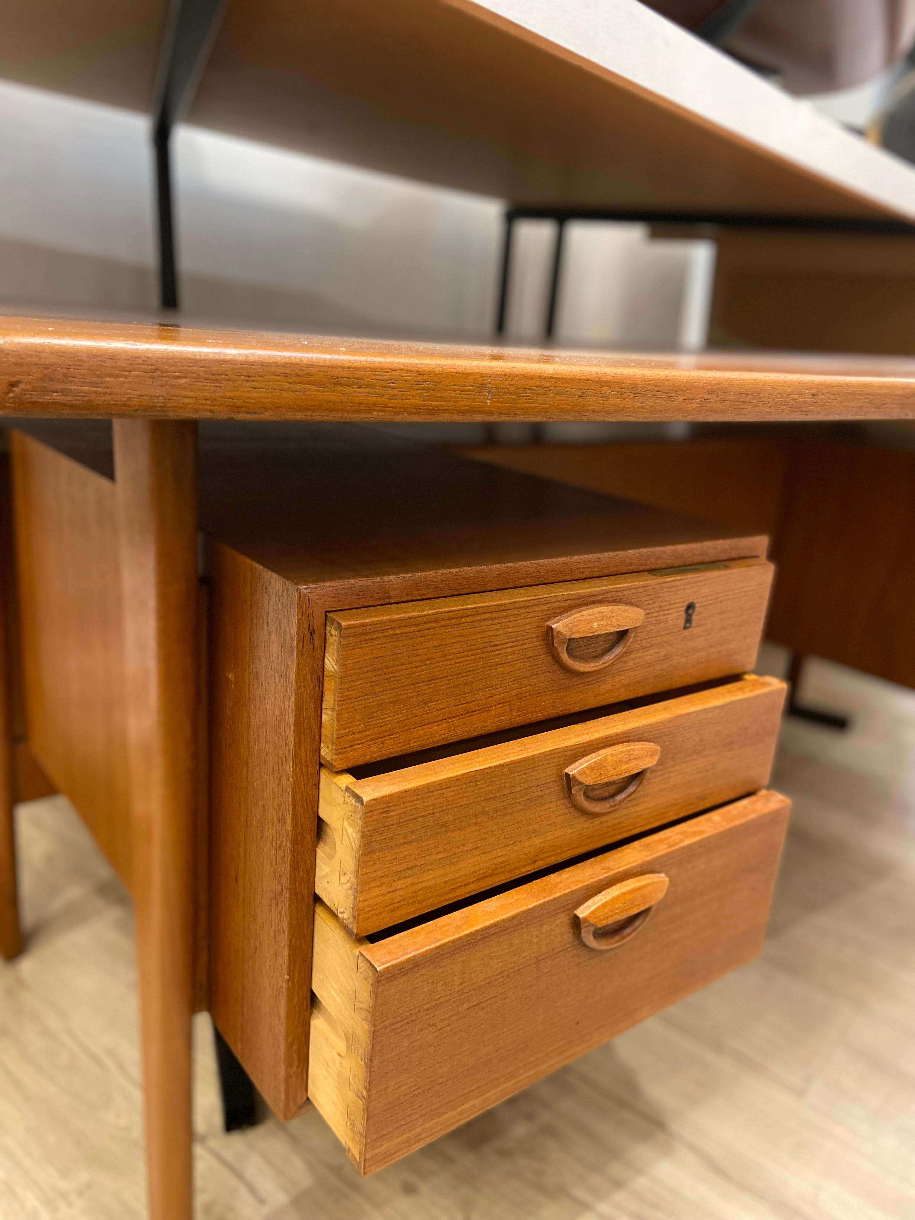 Mid-Century Teak Desk By Kai Kristiansen For Sale 1