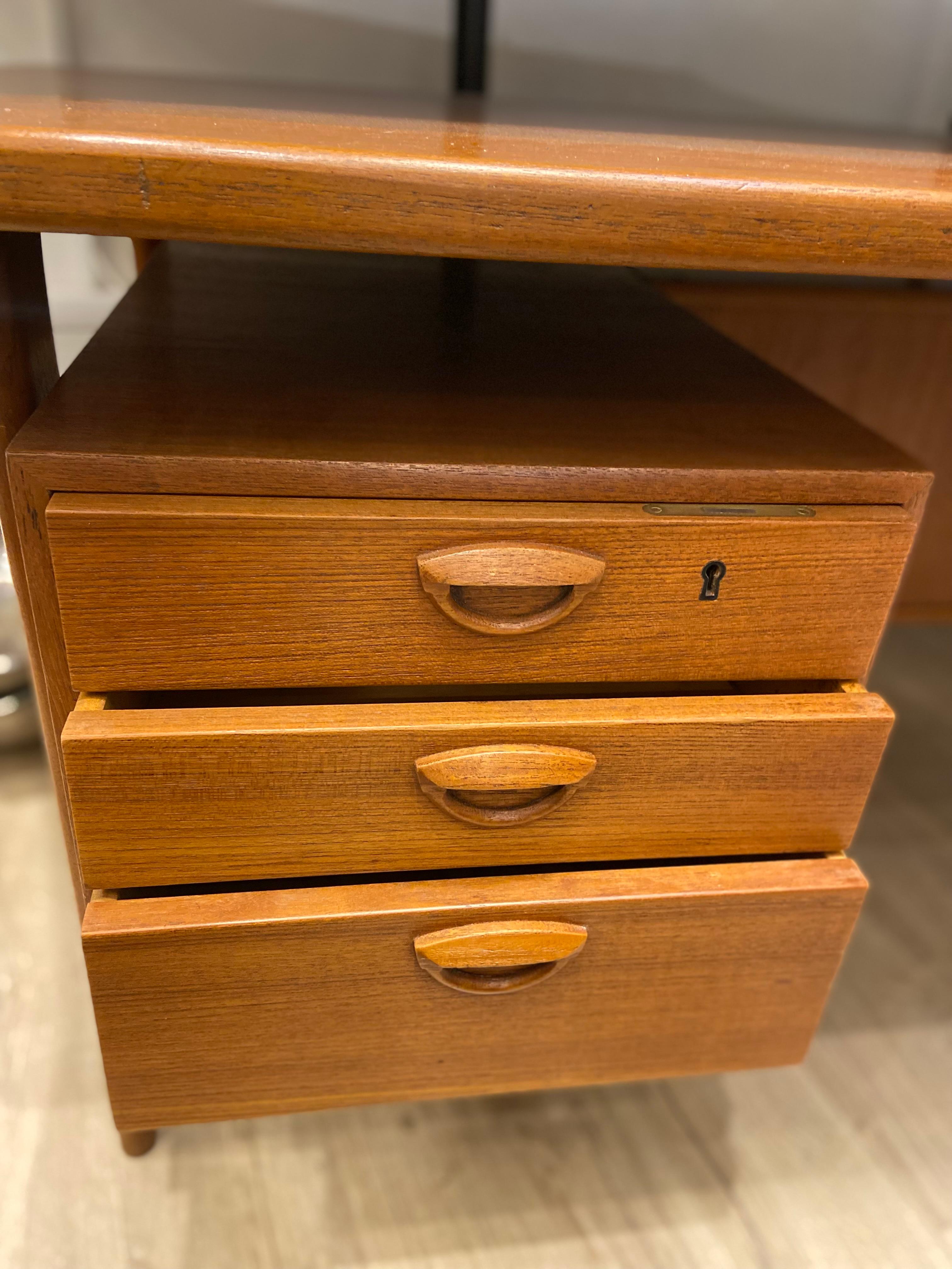Mid-Century Teak Desk By Kai Kristiansen For Sale 2