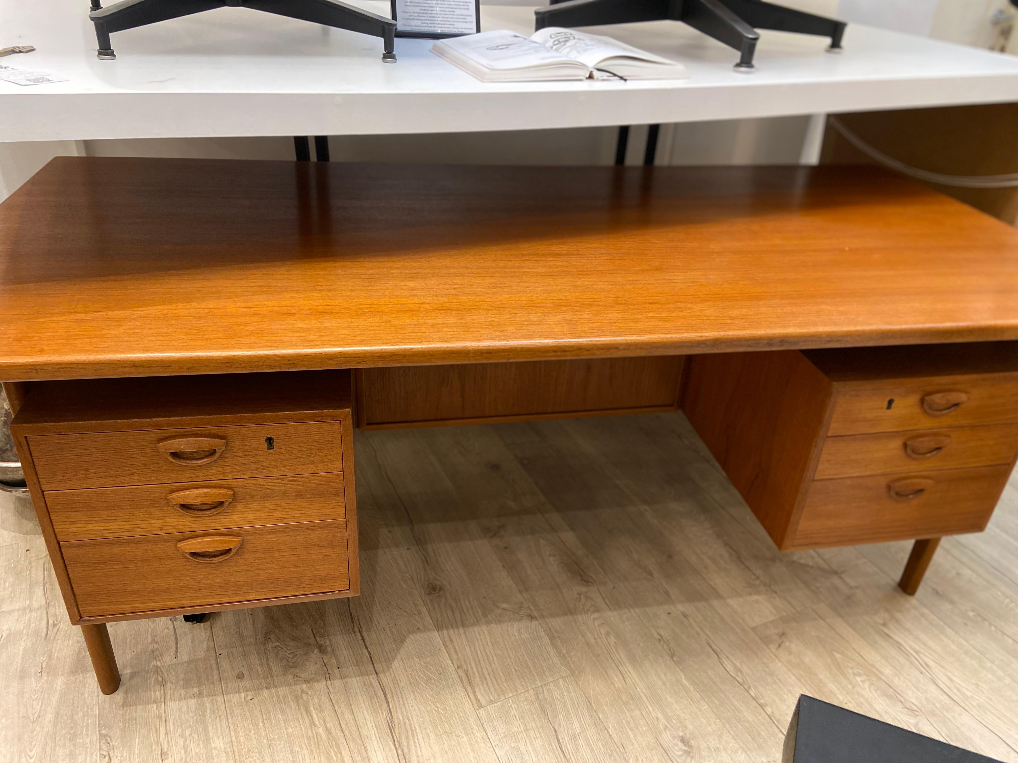 Mid-Century Teak Desk By Kai Kristiansen For Sale 3