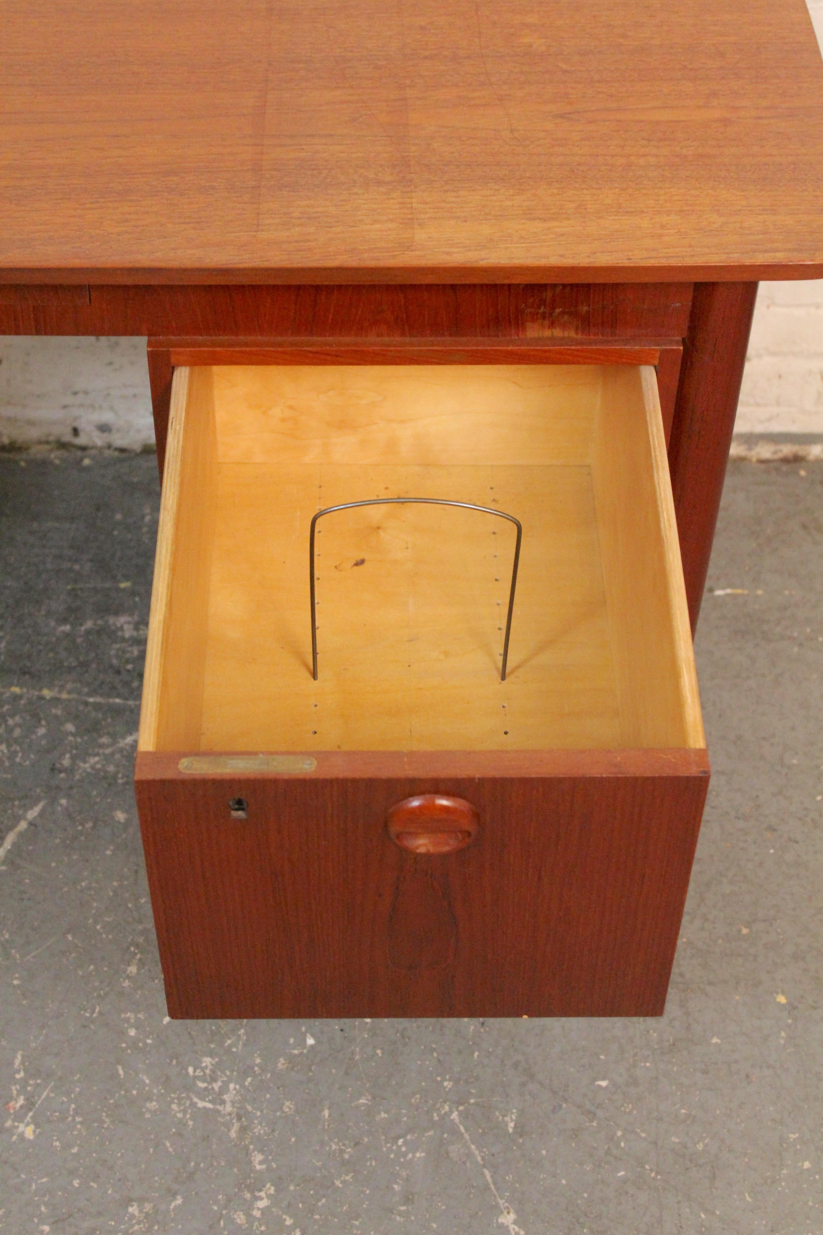 Mid-Century Teak Desk by Maurice Villency For Sale 6
