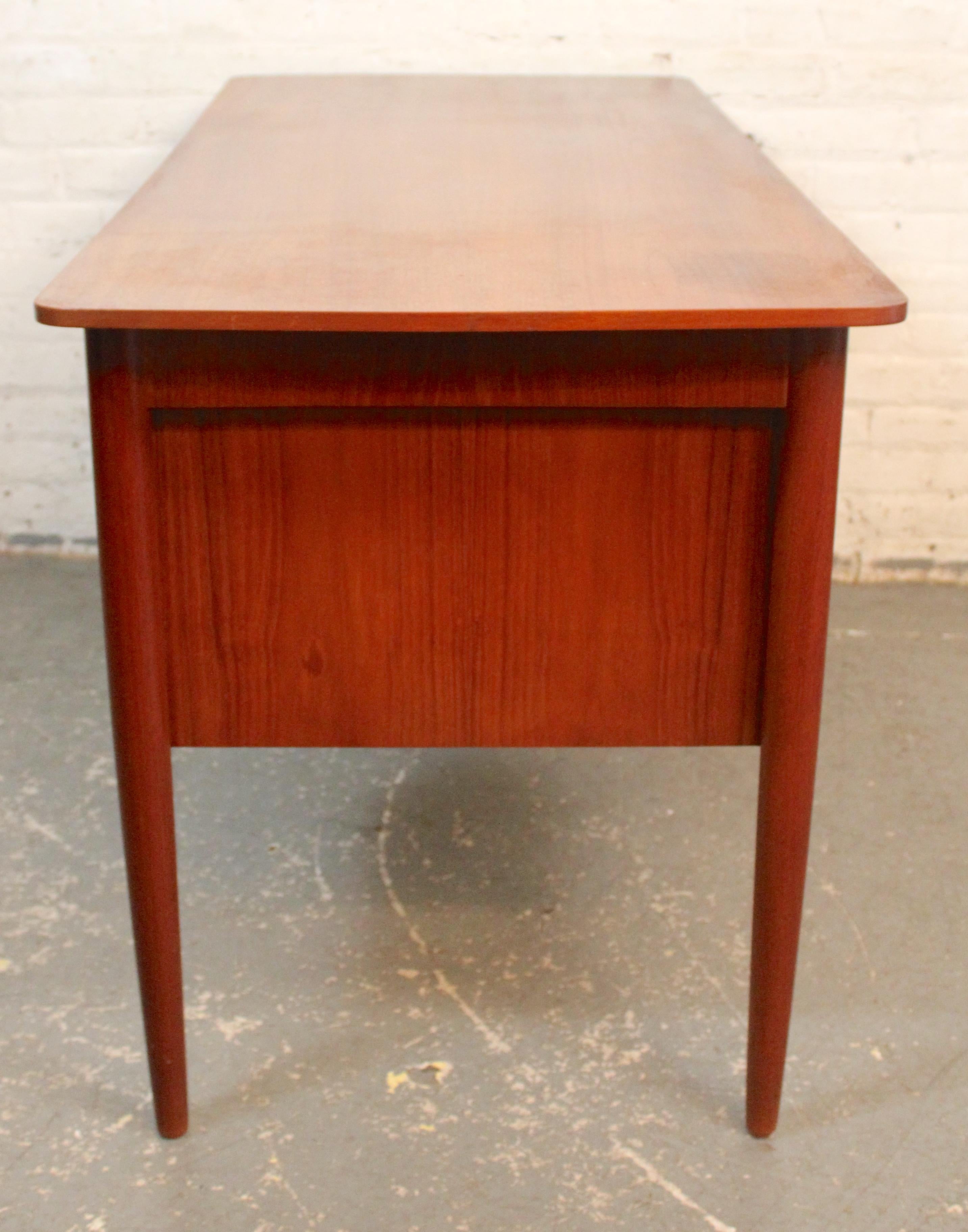 Mid-Century Teak Desk by Maurice Villency For Sale 7