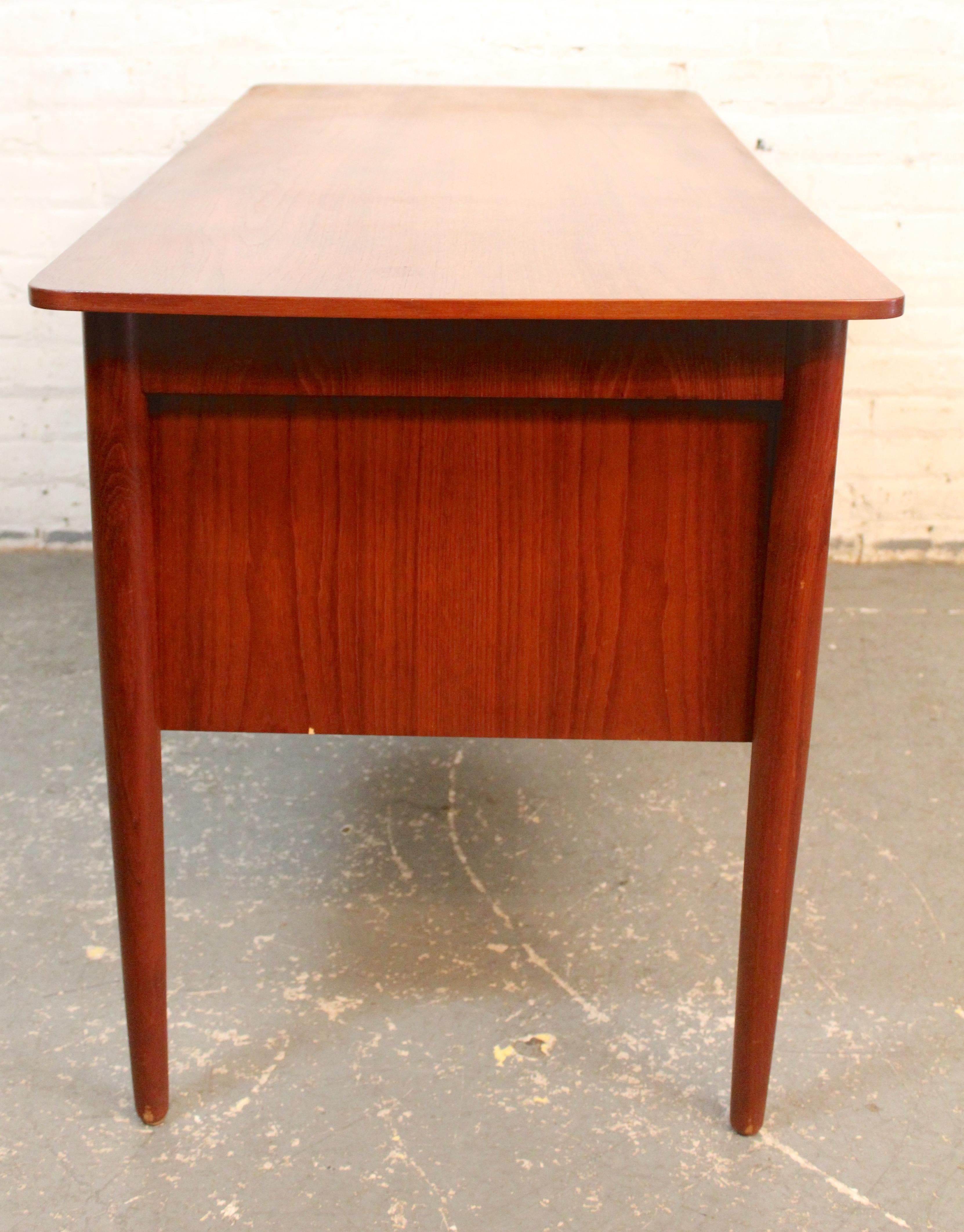 Mid-Century Teak Desk by Maurice Villency For Sale 10