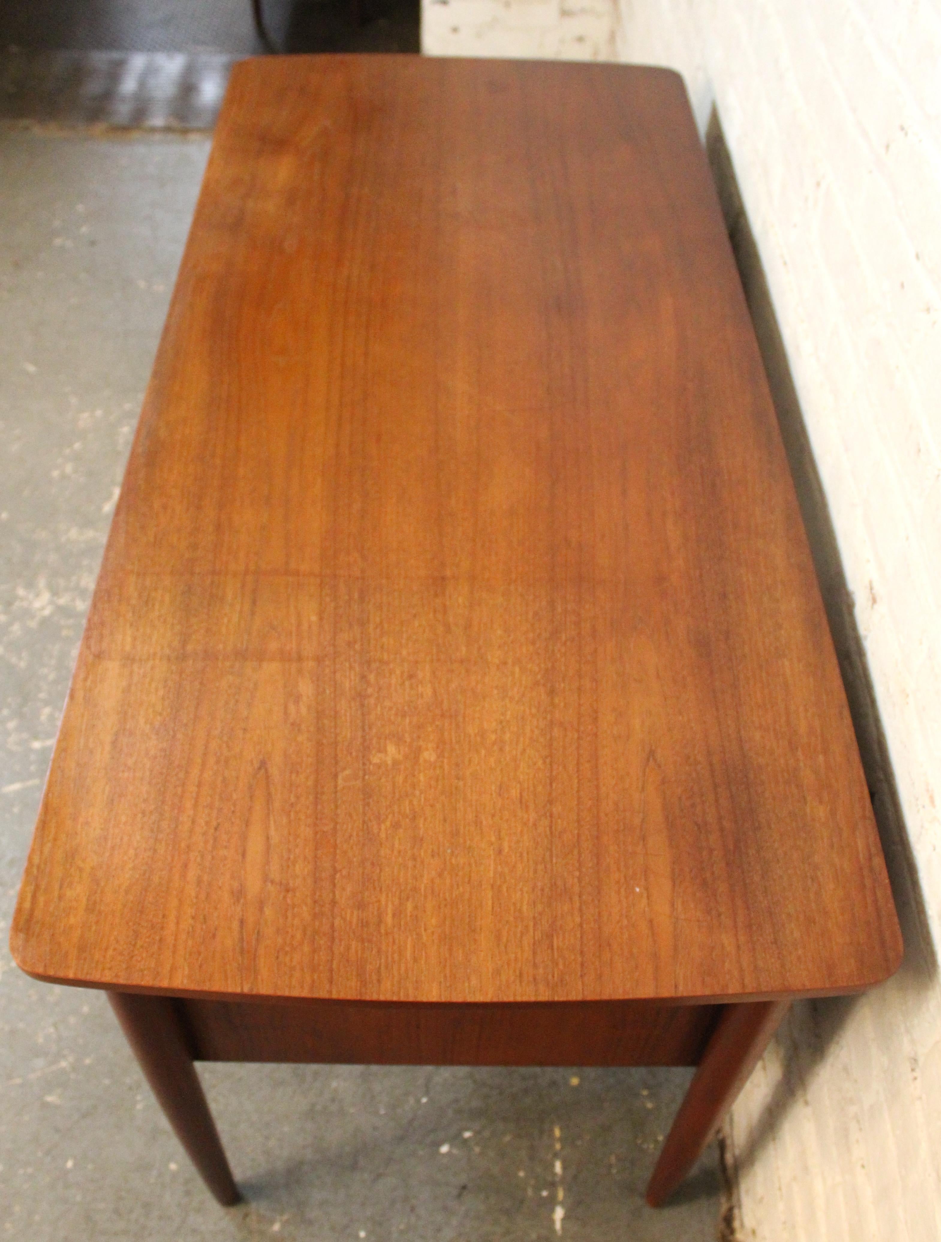Mid-Century Teak Desk by Maurice Villency In Good Condition For Sale In Brooklyn, NY