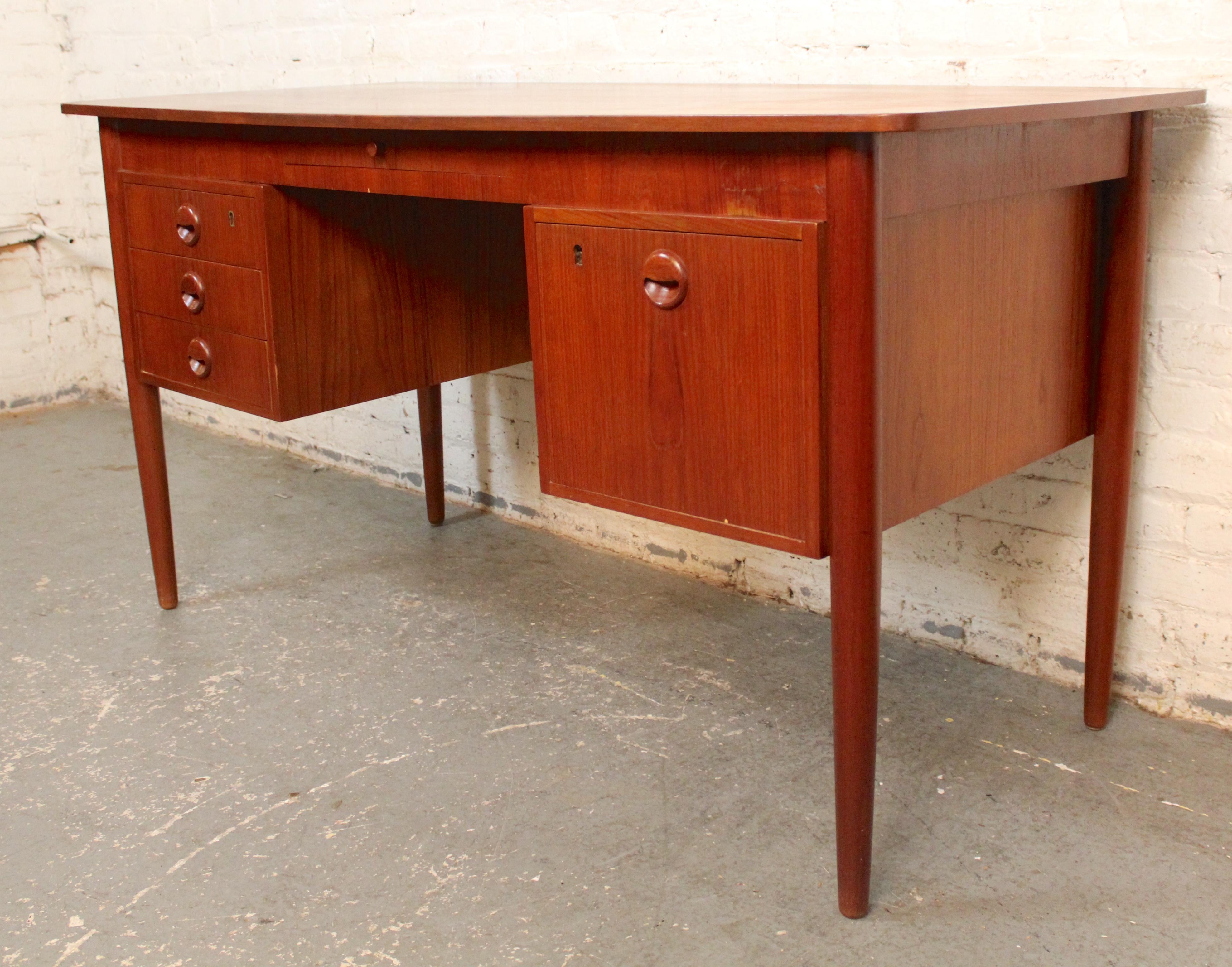 20th Century Mid-Century Teak Desk by Maurice Villency For Sale