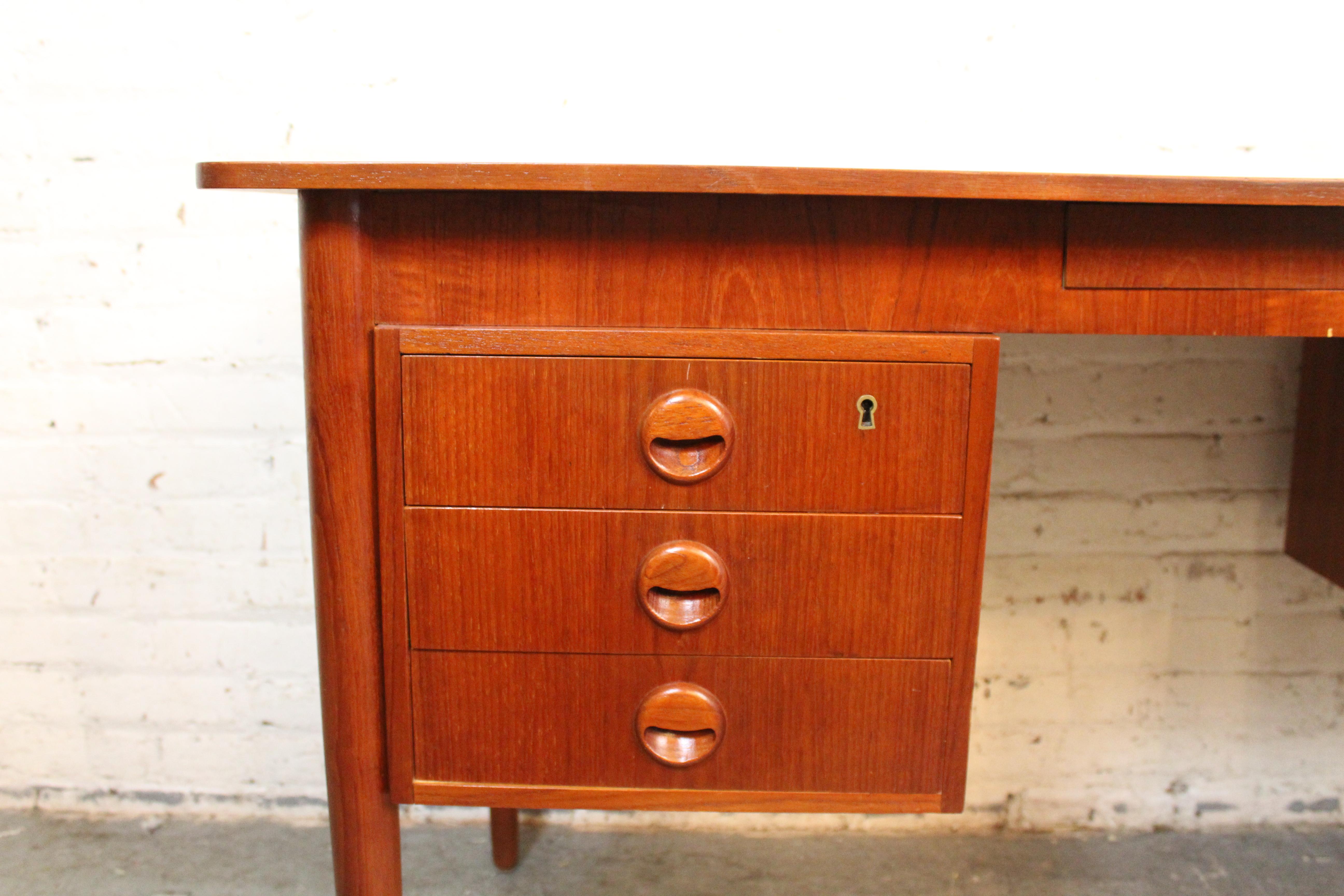 Mid-Century Teak Desk by Maurice Villency For Sale 3