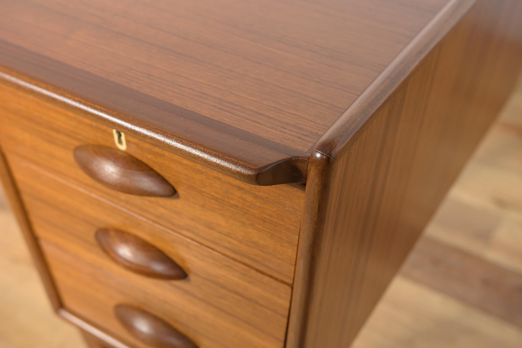 Scrivania in teak di metà secolo di Svante Skogh per AB Möbelfabriken Balder, Svezia, anni '50 in vendita 7