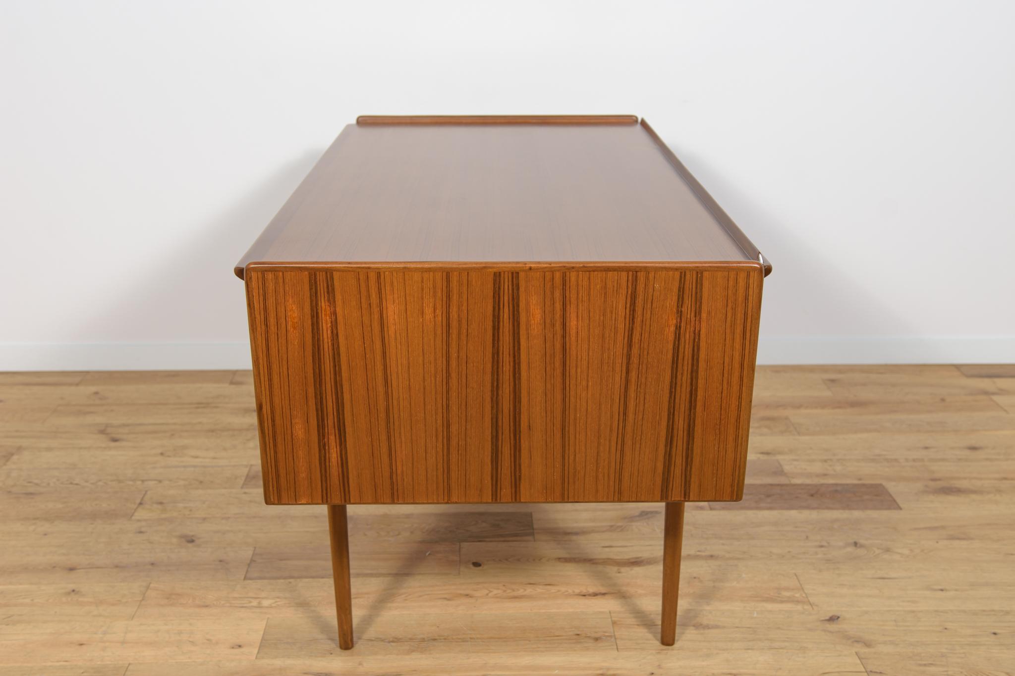 Scrivania in teak di metà secolo di Svante Skogh per AB Möbelfabriken Balder, Svezia, anni '50 In condizioni ottime in vendita a GNIEZNO, 30