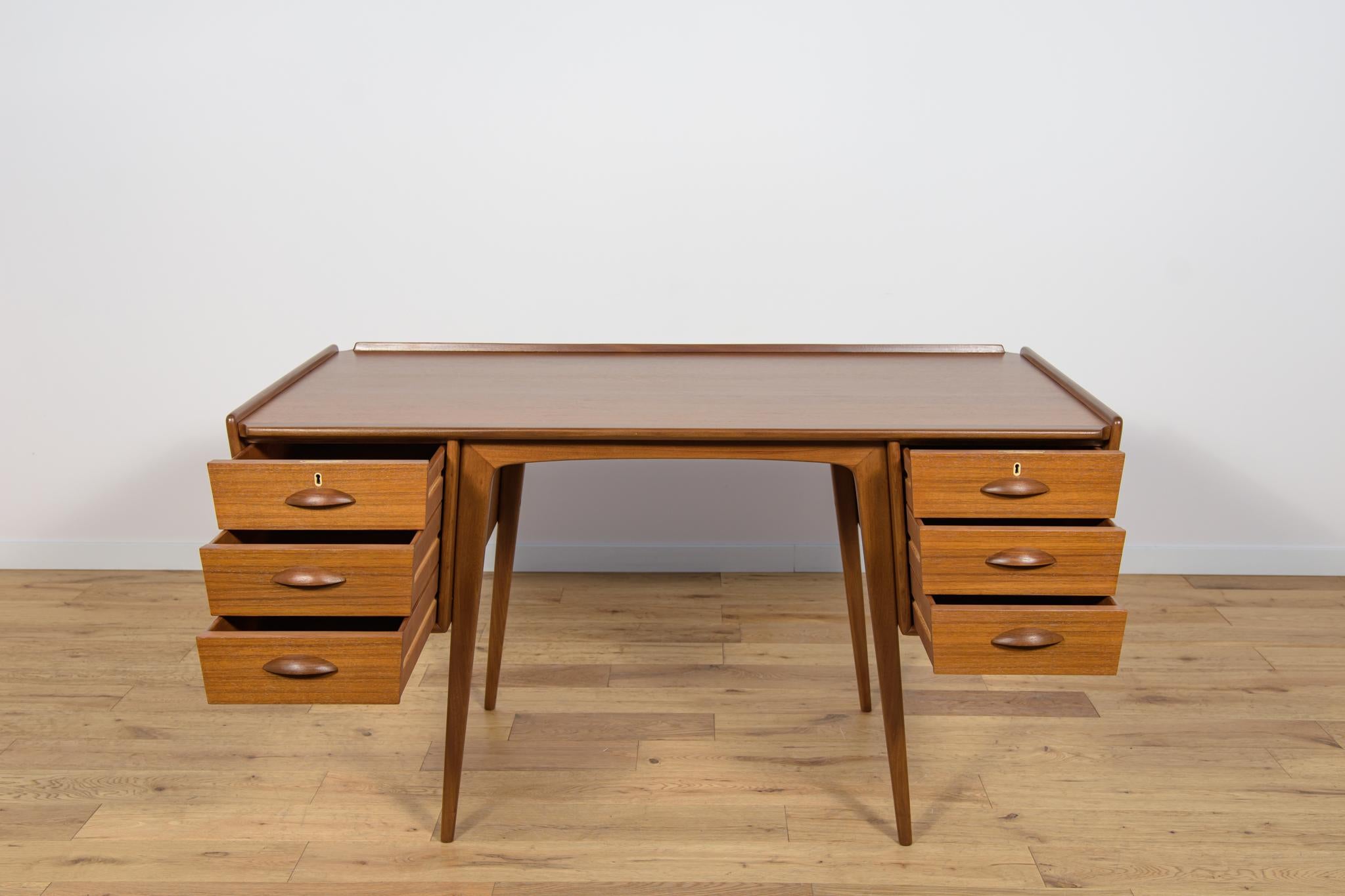 Scrivania in teak di metà secolo di Svante Skogh per AB Möbelfabriken Balder, Svezia, anni '50 in vendita 1