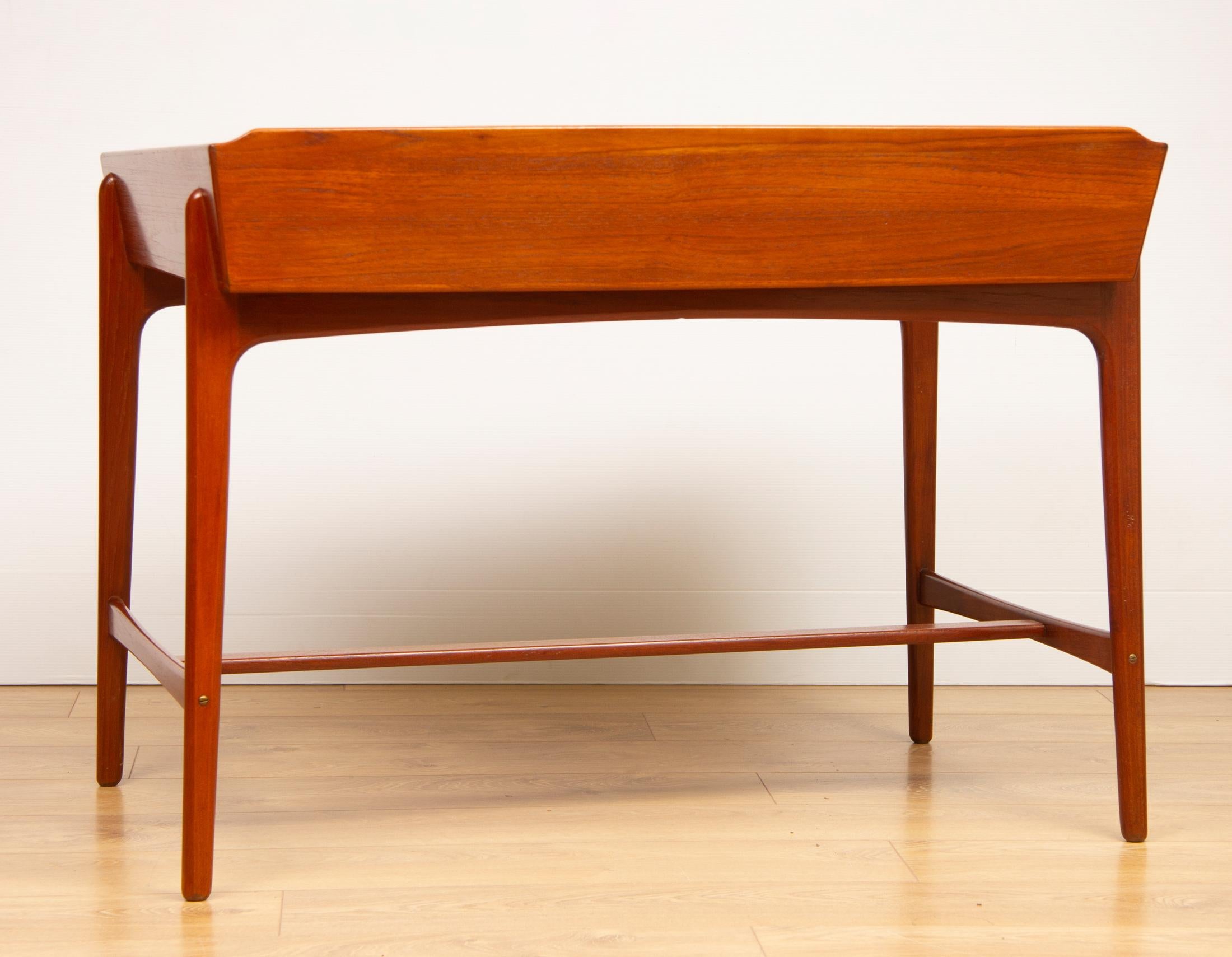 Midcentury Teak Desk by Svend Aage Madsen for Sigurd Hansen, Danish, circa 1960 For Sale 2